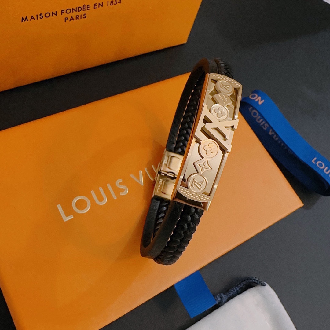 Louis Vuitton Cowhide bracelet, couple's style, length 22cm, adjustable and changeable