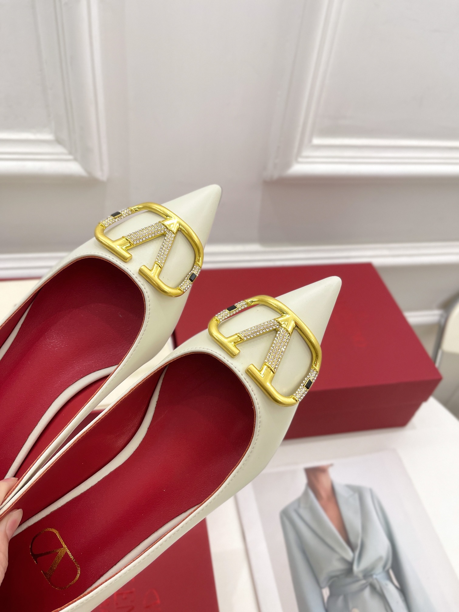 【Valentino】𝟐𝟎𝟐𝟏/𝐒𝐒 𝐧𝐞𝐰 Valentino 2022 spring and summer new large V diamond buckle high heels on the new