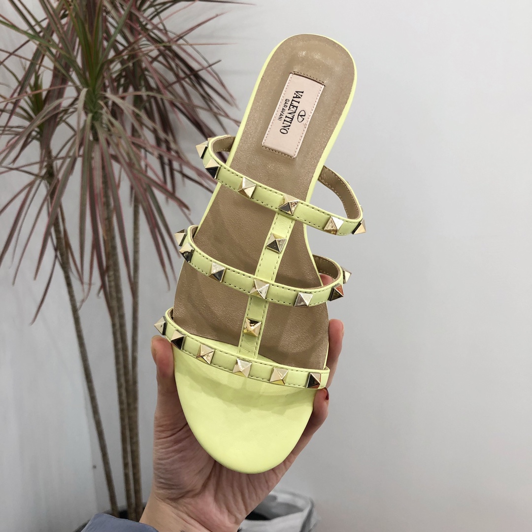 【Valentino】Valentino top version matte yellow 3 strap flat slippers