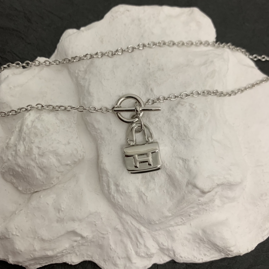 Hermes necklace