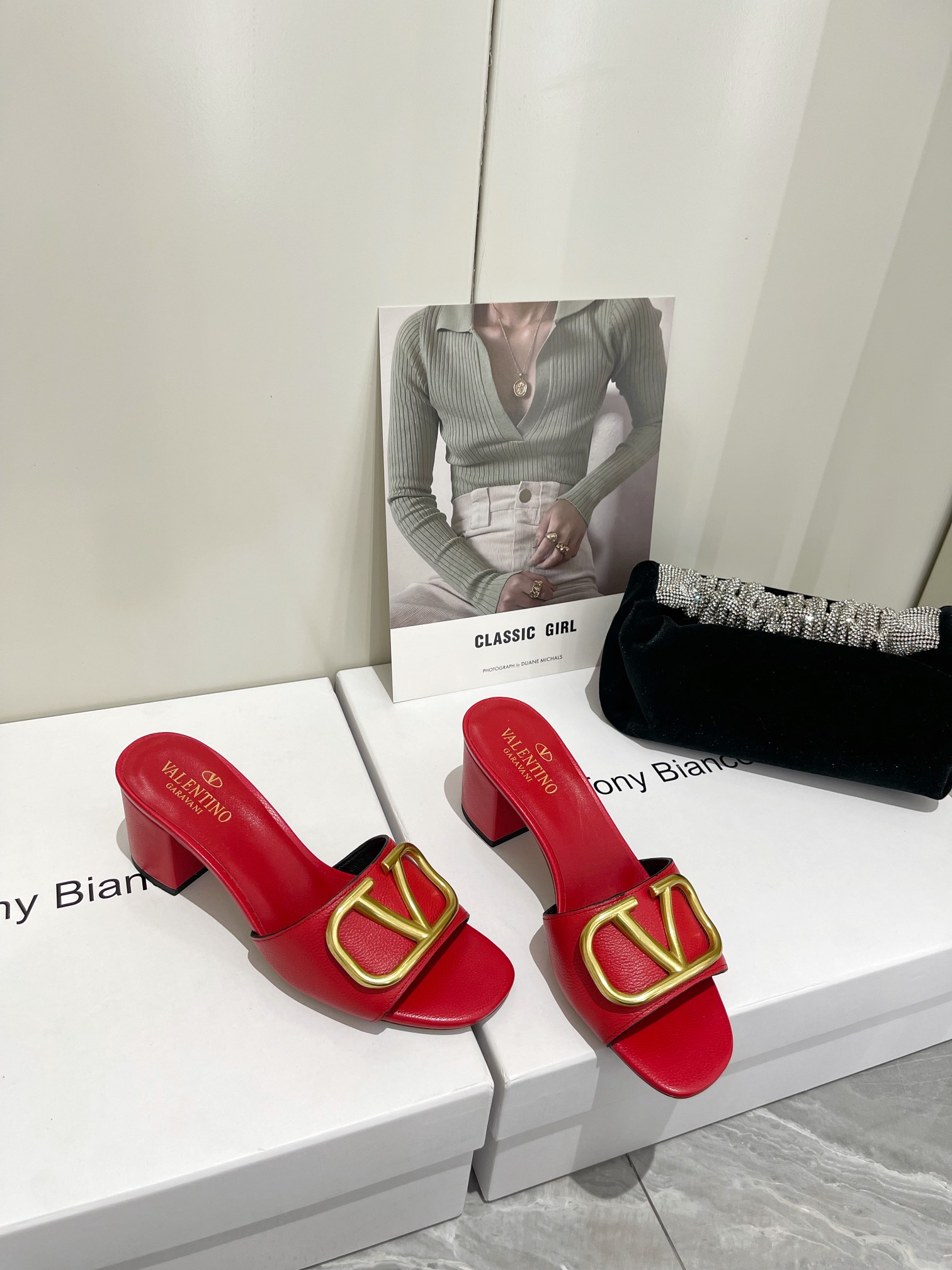 【Valentino】𝟐𝟎𝟐𝟏/𝐒𝐒 𝐧𝐞𝐰  Valentino 2022 / fw spring and summer new women's slippers