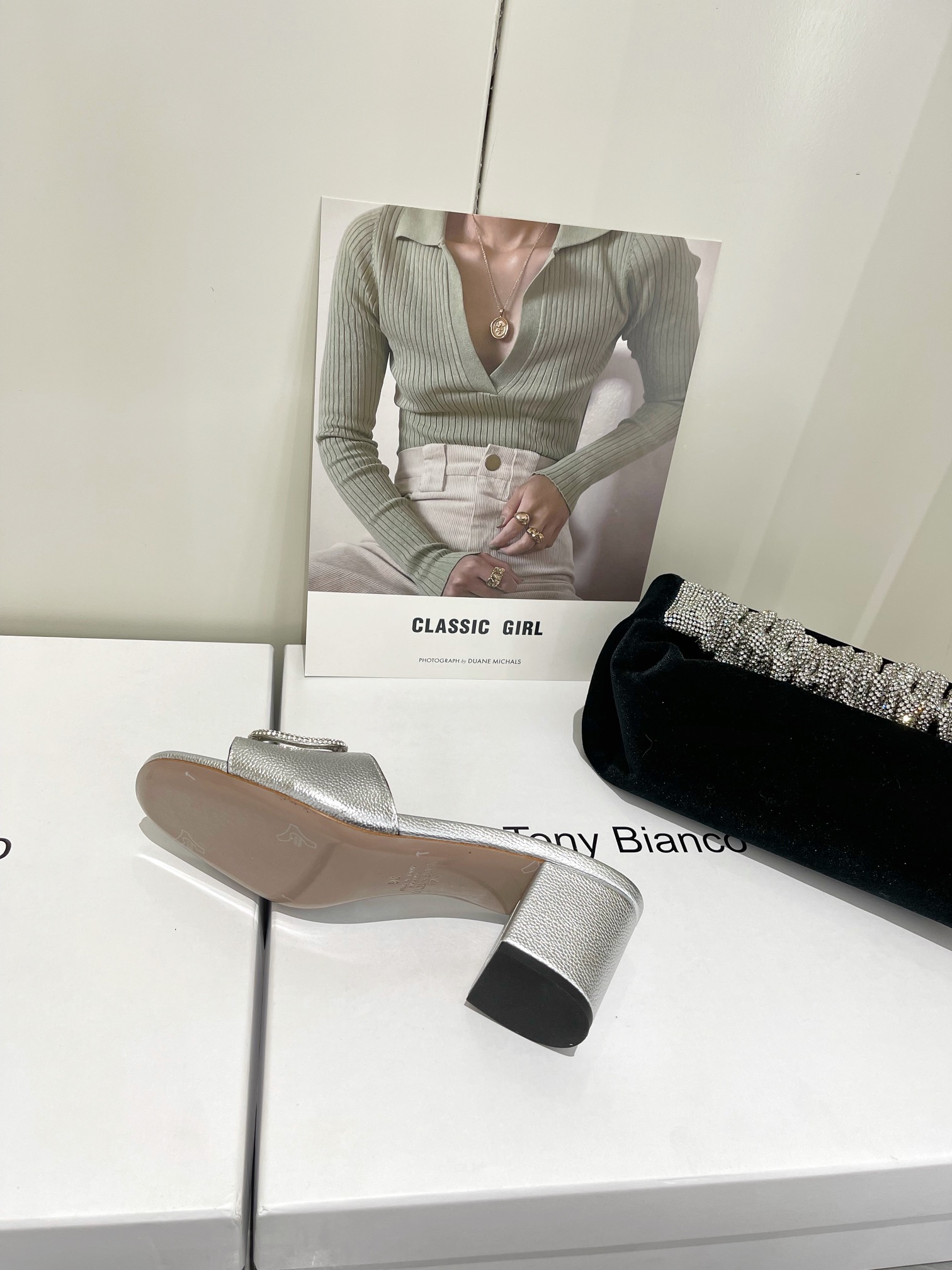 【Valentino】𝟐𝟎𝟐𝟏/𝐒𝐒 𝐧𝐞𝐰  Valentino 2022 / fw spring and summer new women's slippers