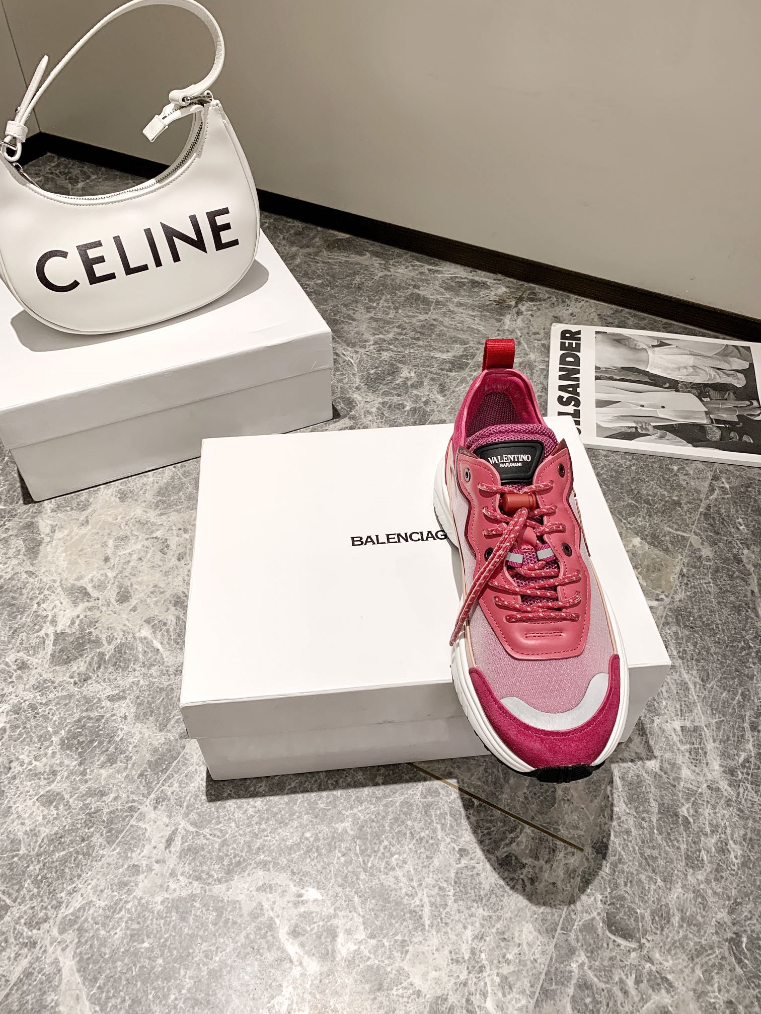 【Valentino】𝟐𝟎𝟐𝟏/𝐒𝐒 𝐧𝐞𝐰 Valentino 2022 ss spring-summer collection of new old man shoes