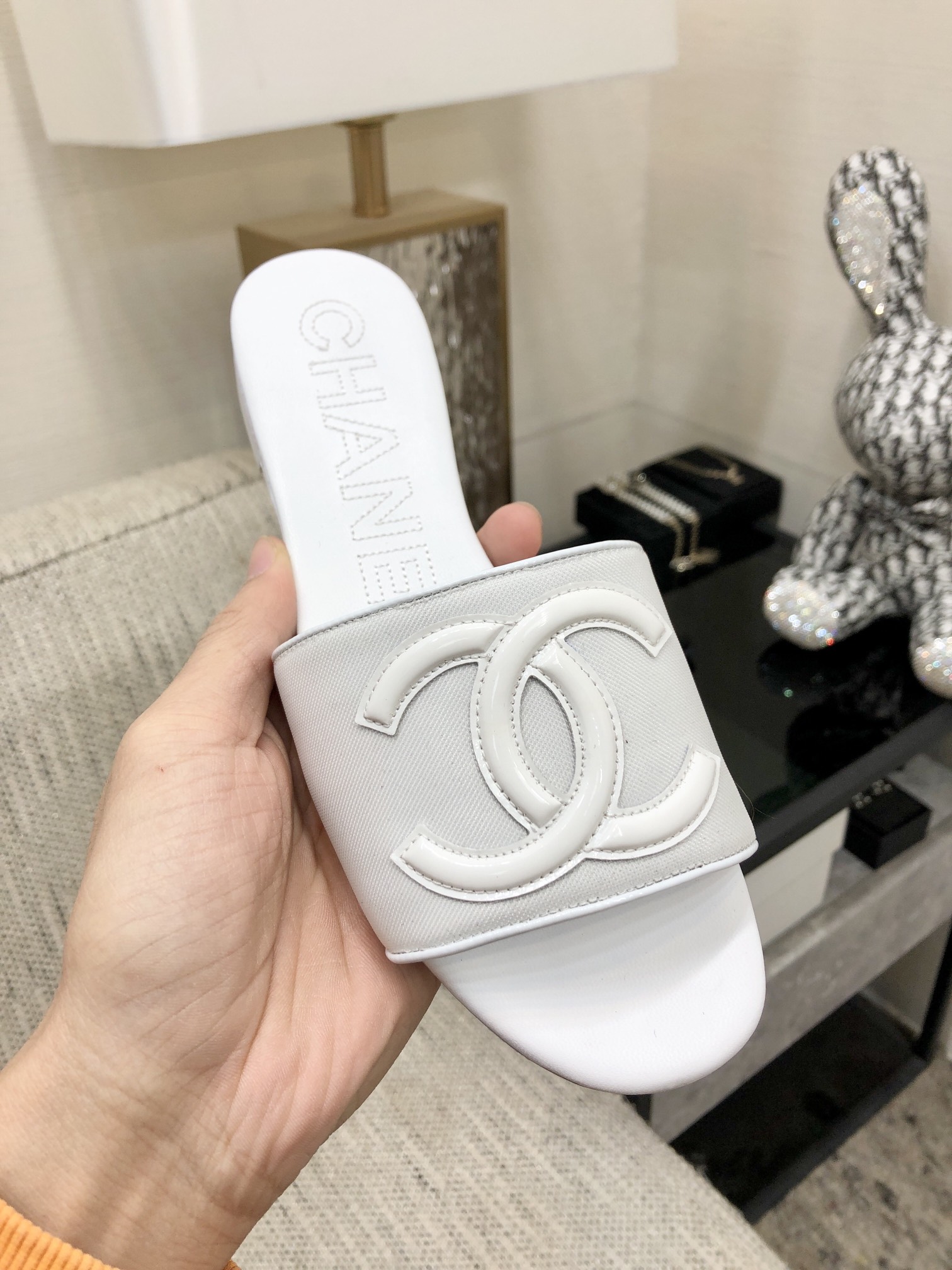 CHANEL 2023 spring and summer latest electric embroidery honey slippers Imported leather outsole