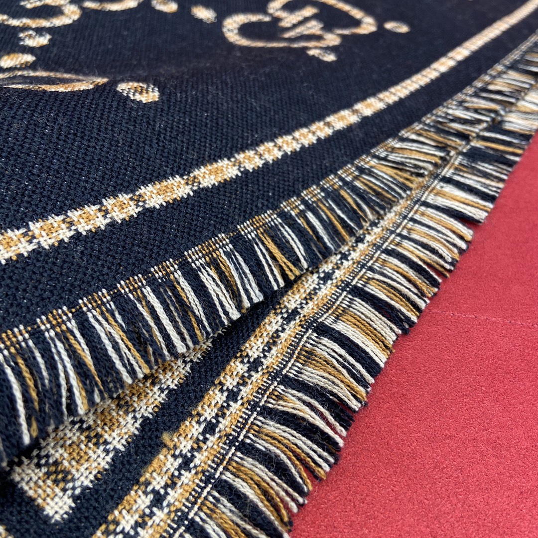 GUCCI Double-sided three-dimensional jacquard scarf 100% wool