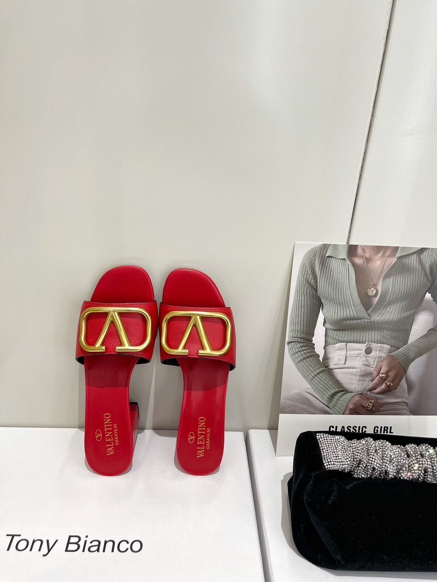 【Valentino】𝟐𝟎𝟐𝟏/𝐒𝐒 𝐧𝐞𝐰  Valentino 2022 / fw spring and summer new women's slippers