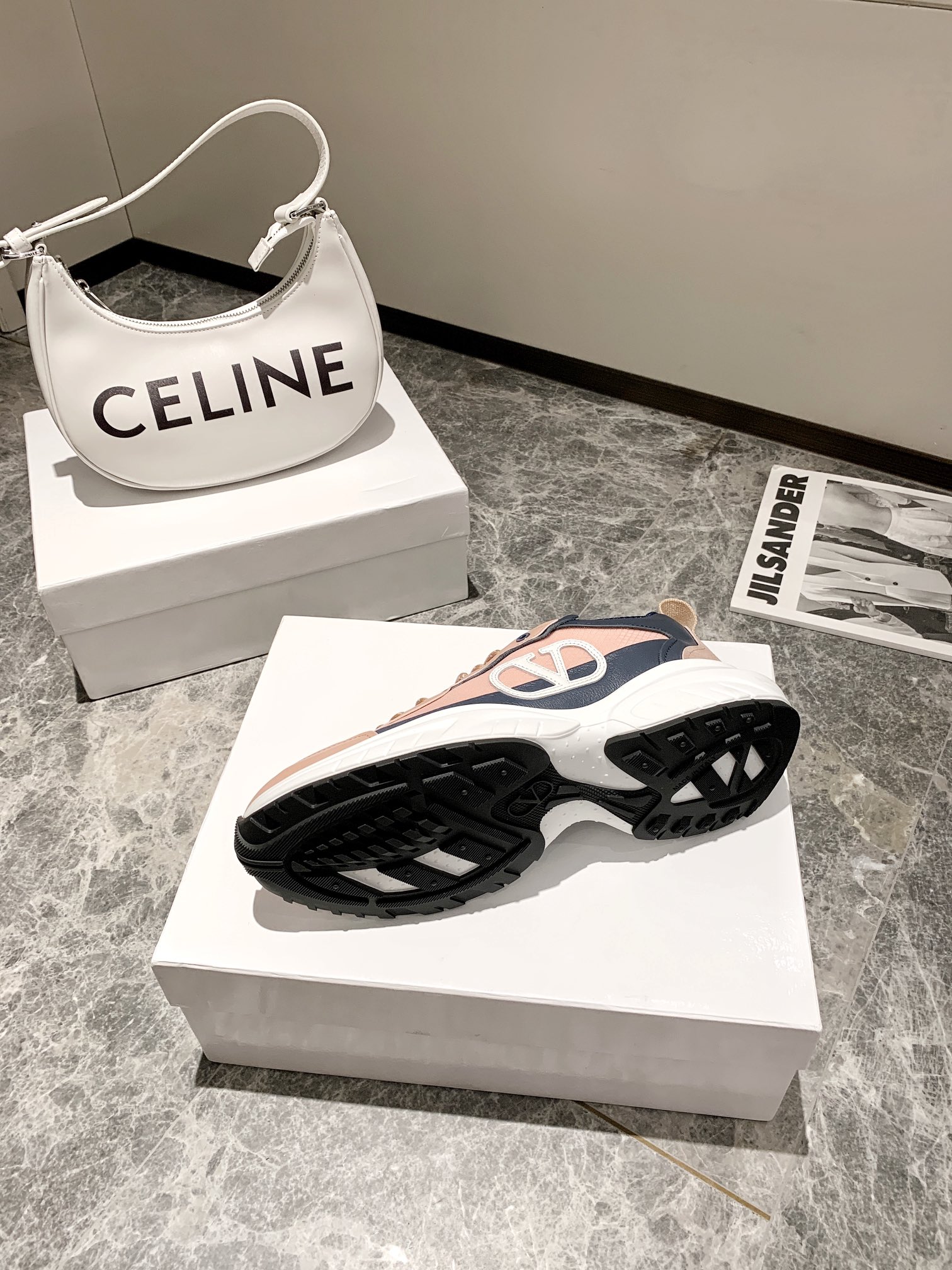 【Valentino】𝟐𝟎𝟐𝟏/𝐒𝐒 𝐧𝐞𝐰 Valentino 2022 ss spring-summer collection of new old man shoes