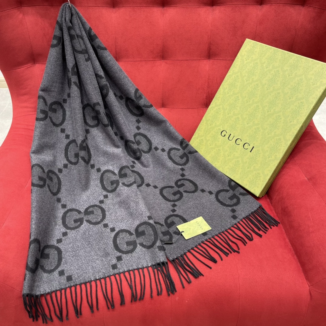 GUCCI Double-sided big 𝐆 tassel scarf 100% cashmere