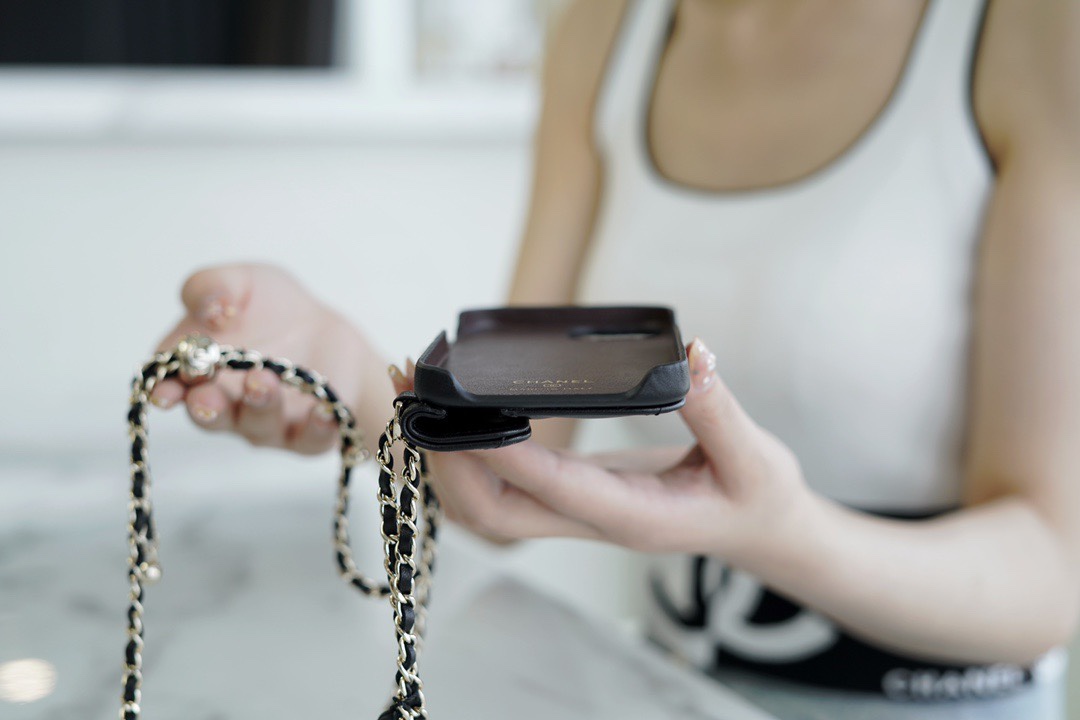 𝗖𝗛𝗔𝗘𝗡𝗟✦2021 𝗦𝘀 Spring/Summer New Gold Ball Chain Phone Case (for 📱iphone12/12pro)