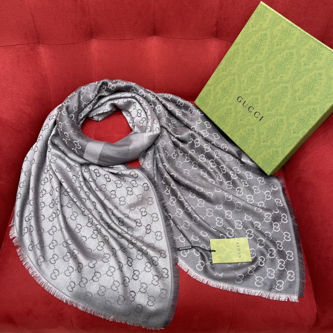 GUCCI Neck Shawl 80% wool ➕ 20% silk