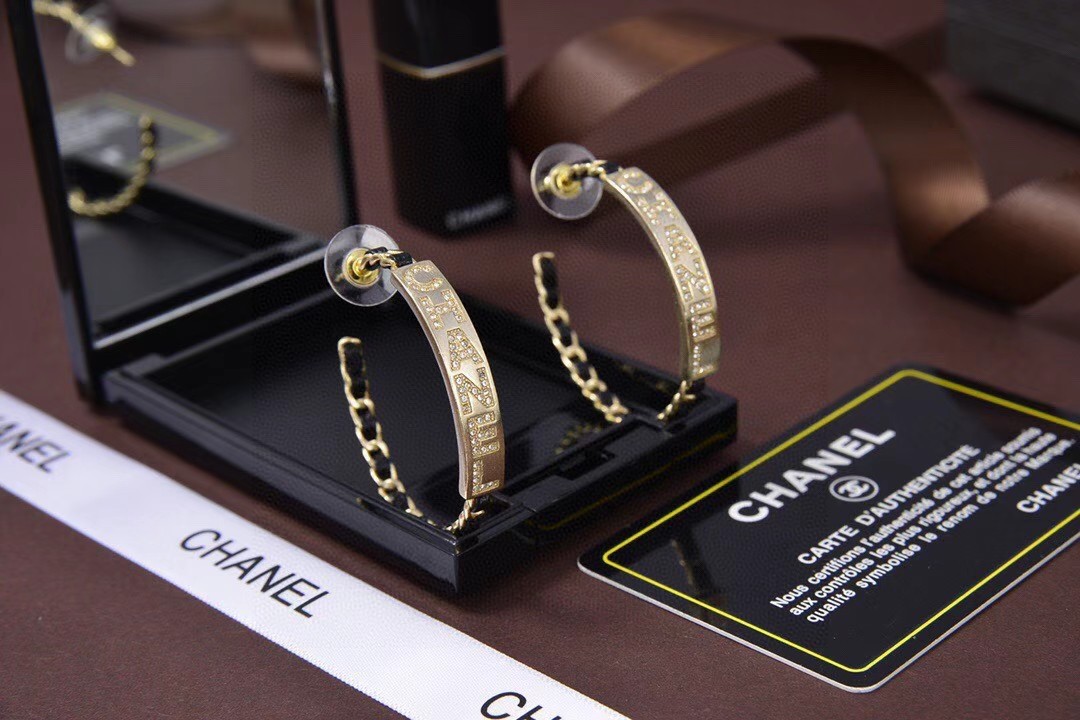 CHANEL🇫🇷Xiaoxiang leather string letter ring earring earrings