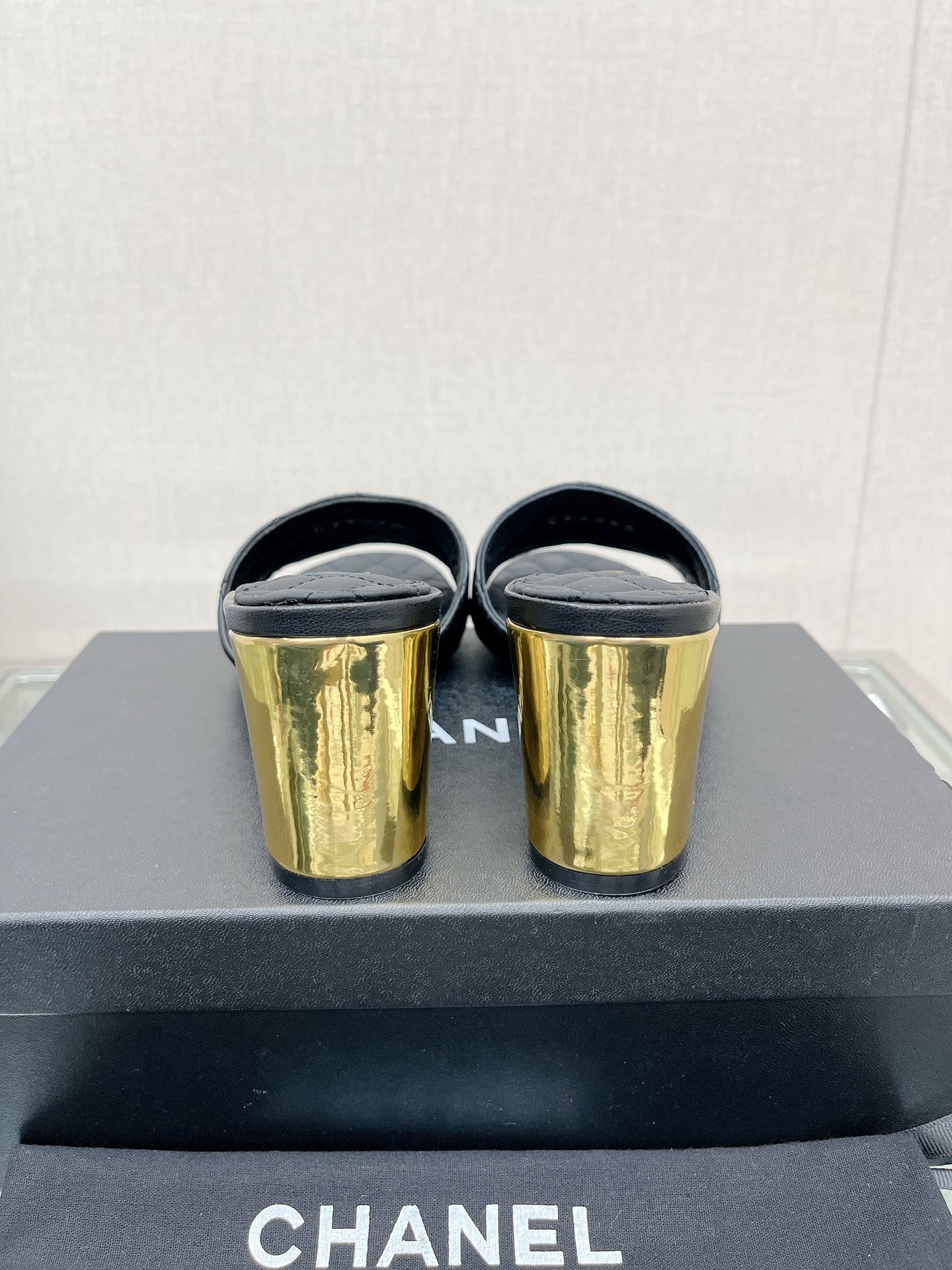 CHANEL 23Ss new diamond check chain double C buckle metal heel slippers sheepskin lining