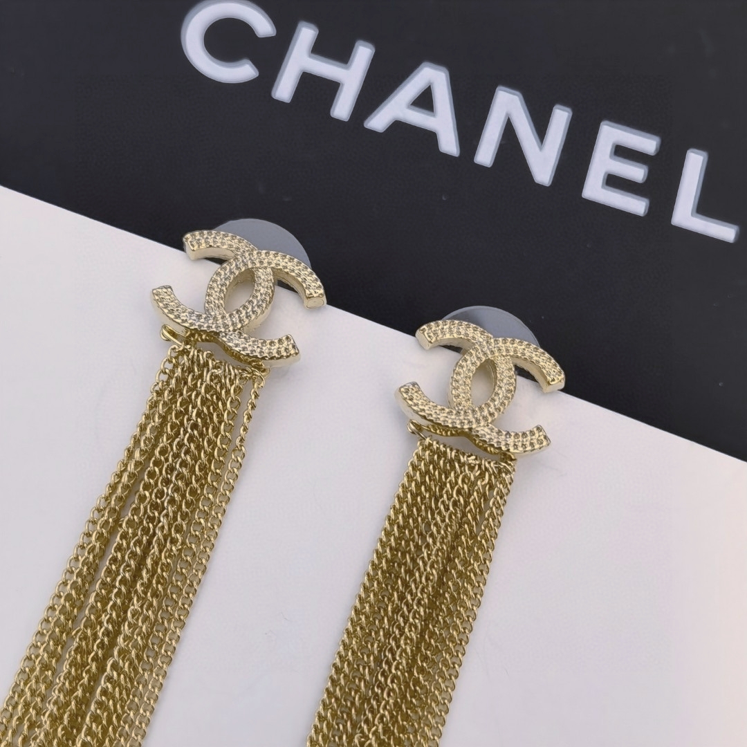 CHANEL🇫🇷Xiaoxiang carved tassel chain letter pearl earrings earrings