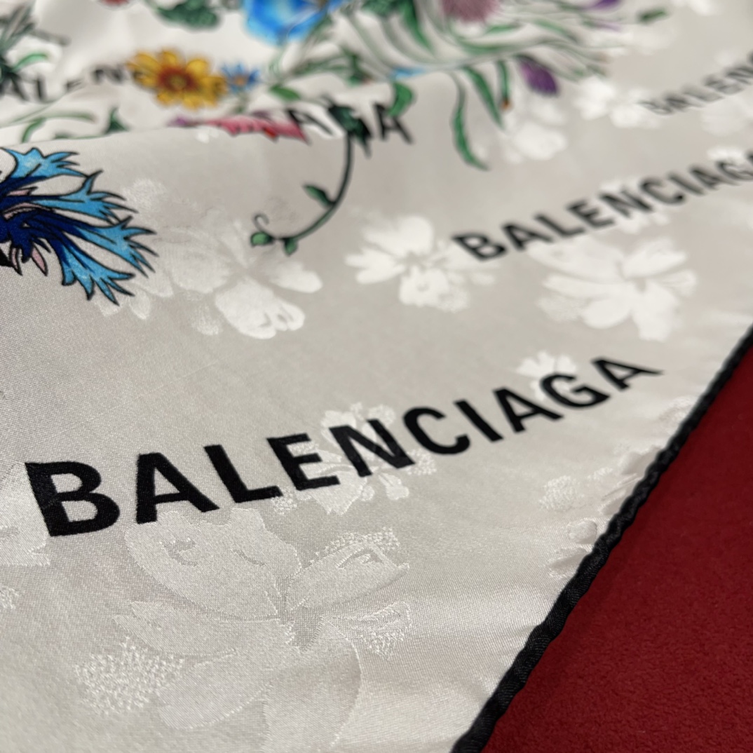 𝐆𝐔𝐂𝐂𝐈 𝐗 𝐁𝐀𝐋𝐄𝐍𝐂𝐈𝐀𝐆𝐀 joint model Balenciaga twill twill with floral pattern on ivory white background 100% mulberry silk