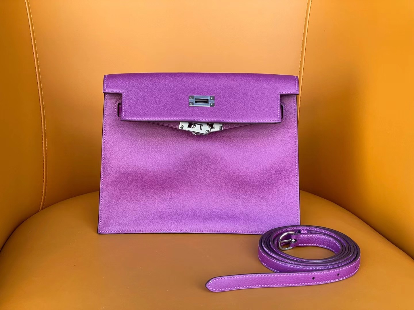 Kelly danse Anemone Purple Silver Buckle