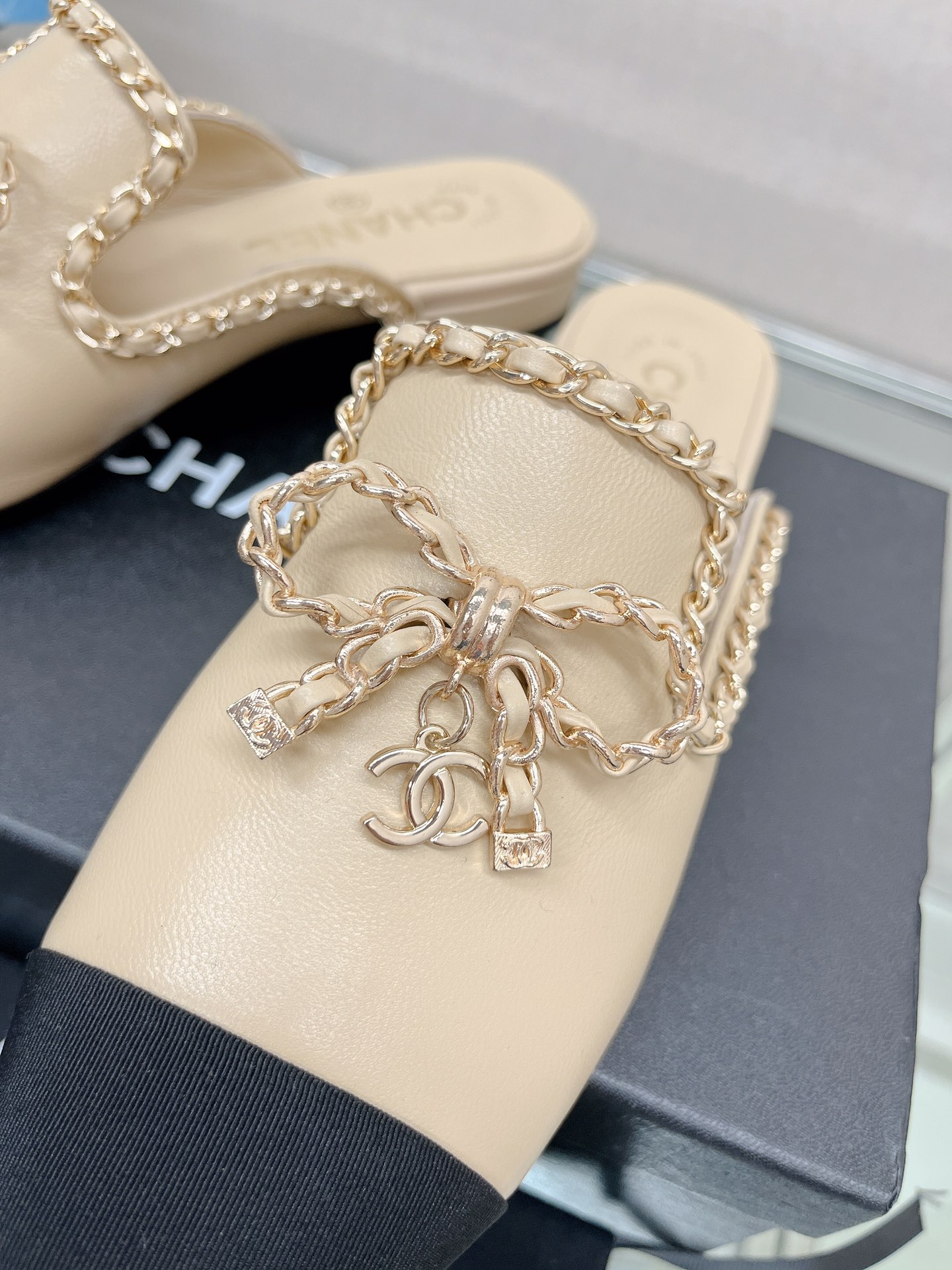 CHANEL 23Ss new chain bow half dragging mule shoes imported lambskin