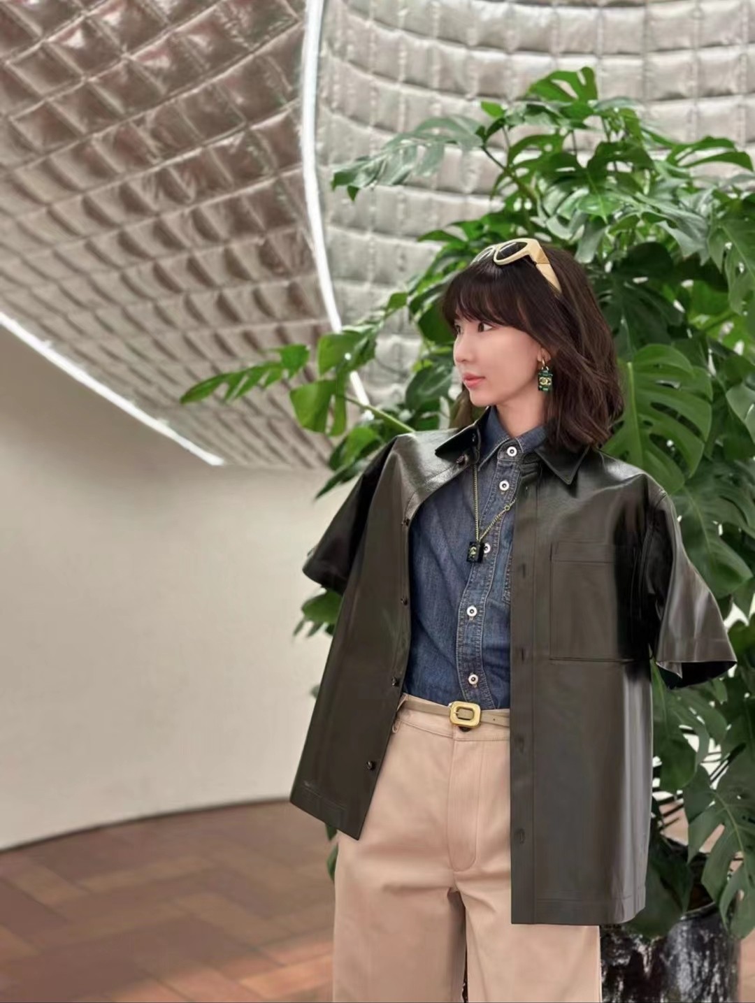 CHANEL🇫🇷Xiaoxiang emerald sugar cube letter earrings