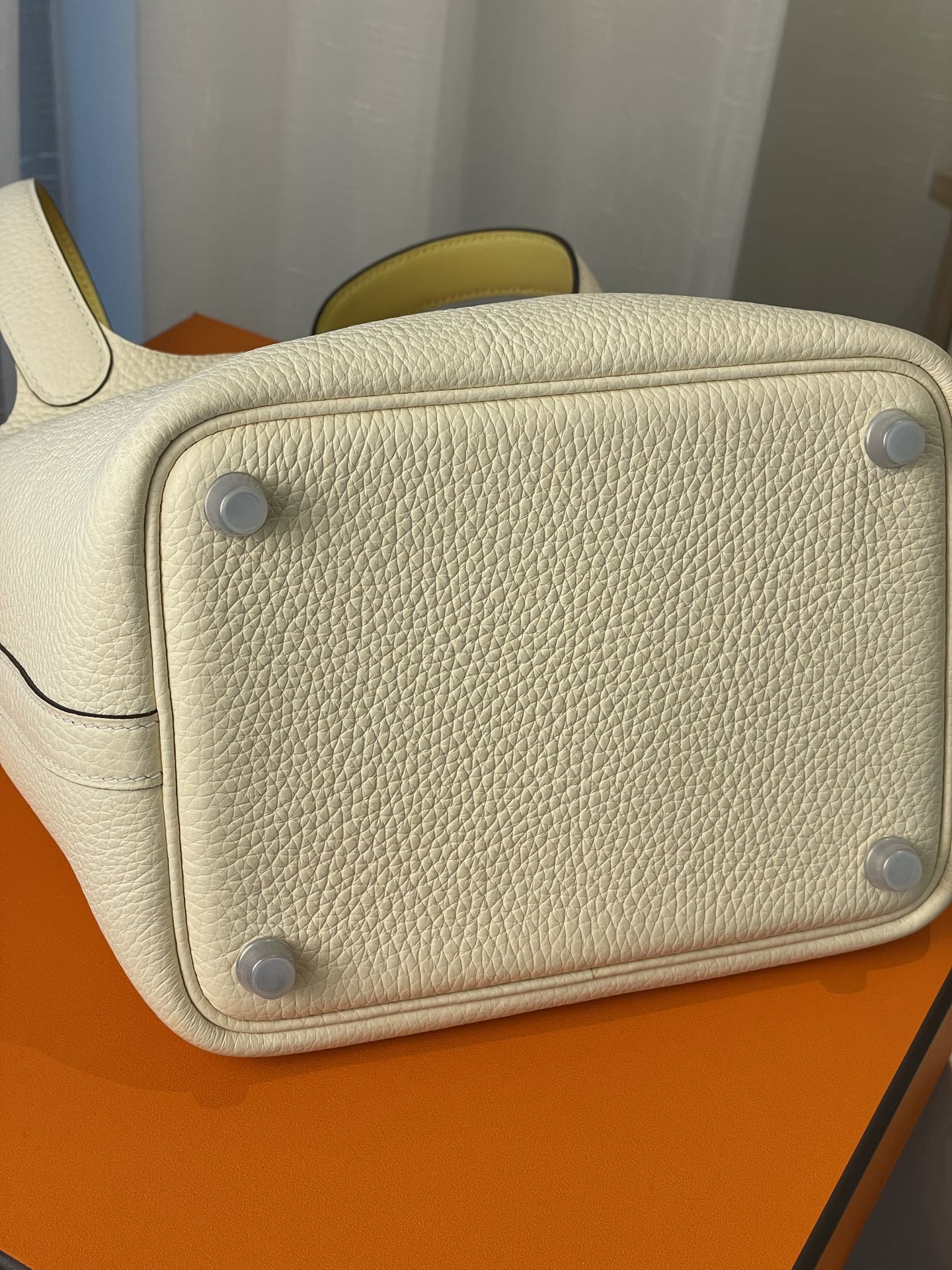 picotin18 creamy white tc skin with chicken yellow