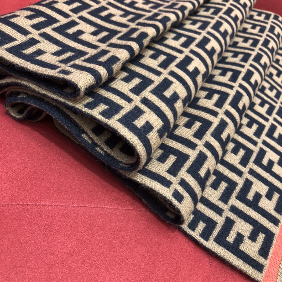 𝐅𝐞𝐧𝐝𝐢 FF elements 66% wool and 29% cashmere