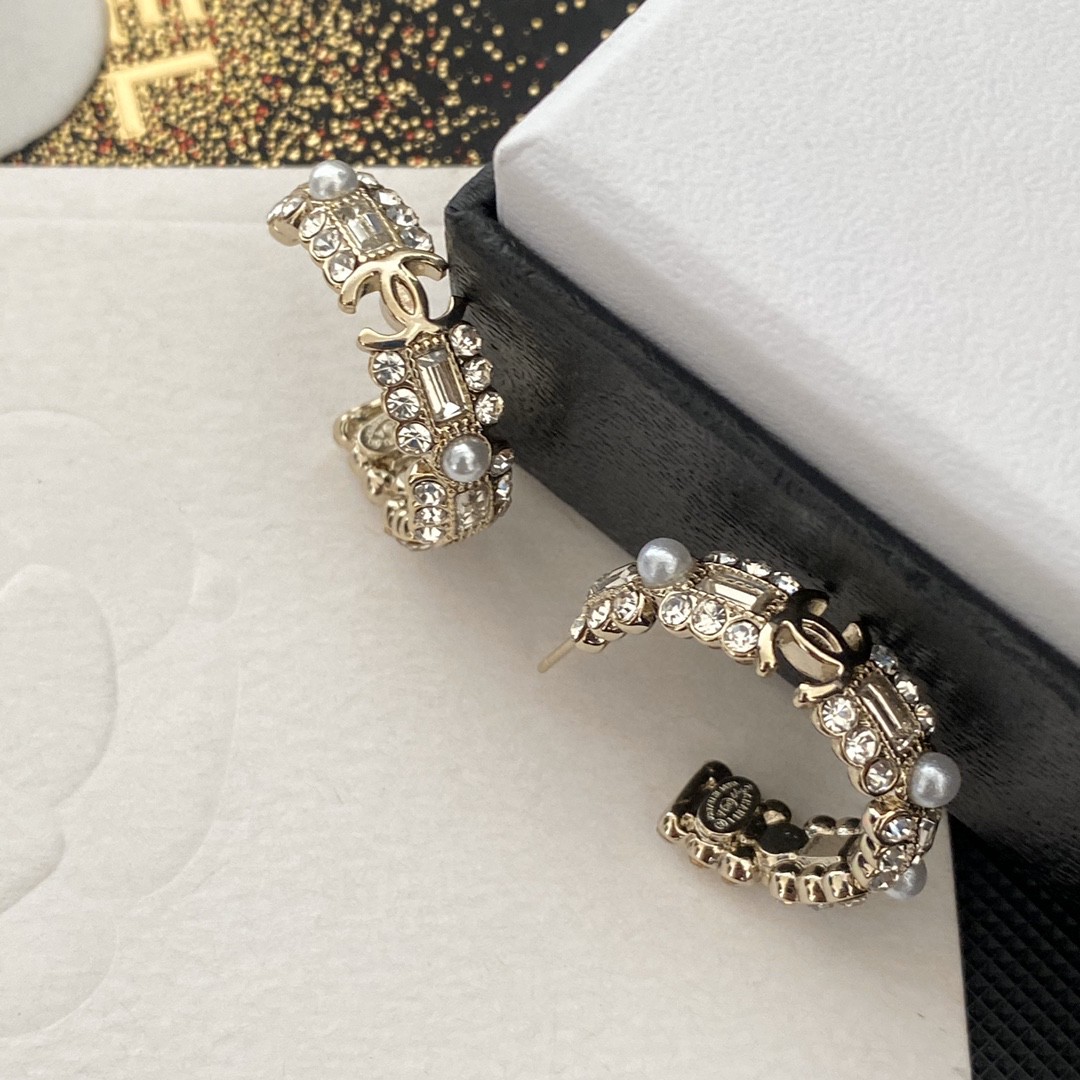 CHANEL🇫🇷Xiaoxiang curved diamond edge ring earrings