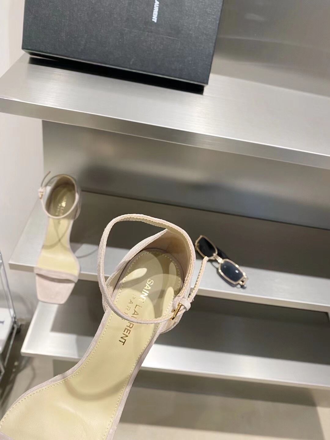 𝙎𝙖𝙞𝙣𝙩 𝙇𝙖𝙪𝙧𝙚𝙣𝙩 | 𝟐𝟎𝟐𝟏/𝐒𝐒 𝐧𝐞𝐰 YSL｜A beautiful classic Alphabet high-heeled sandals