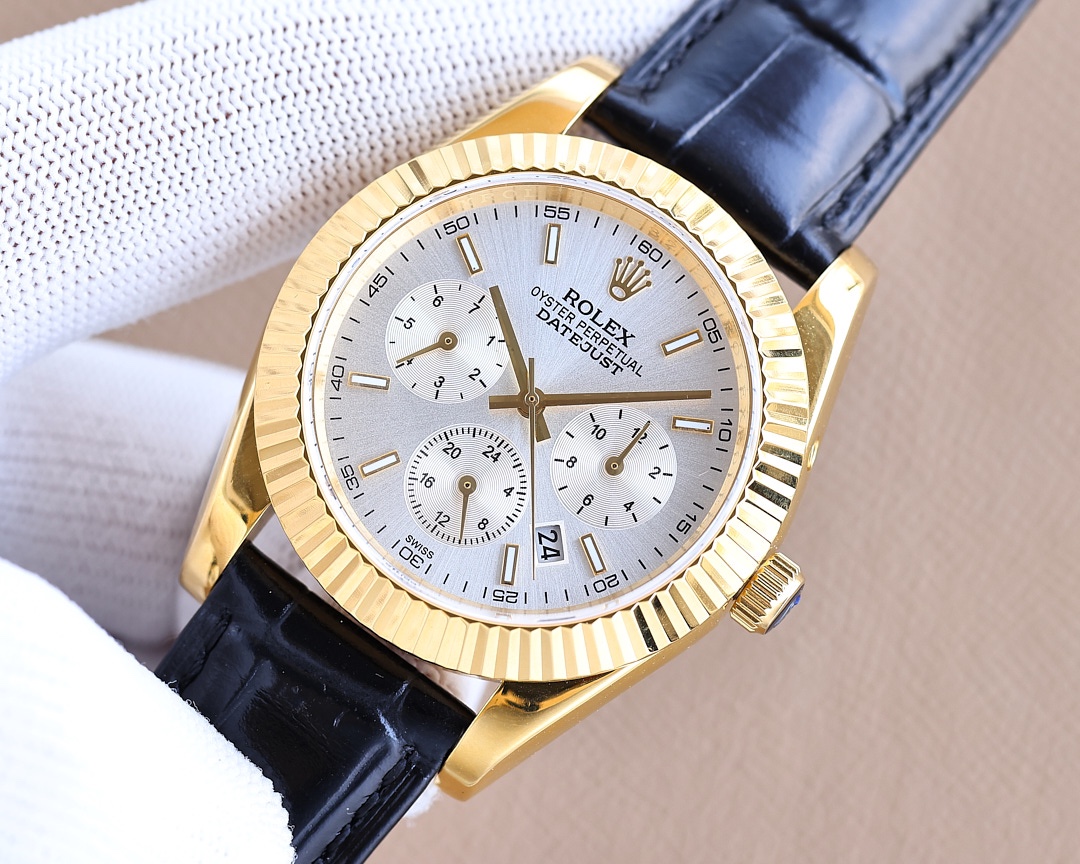 Rolex . The bezel adopts 48 Slovak diamonds