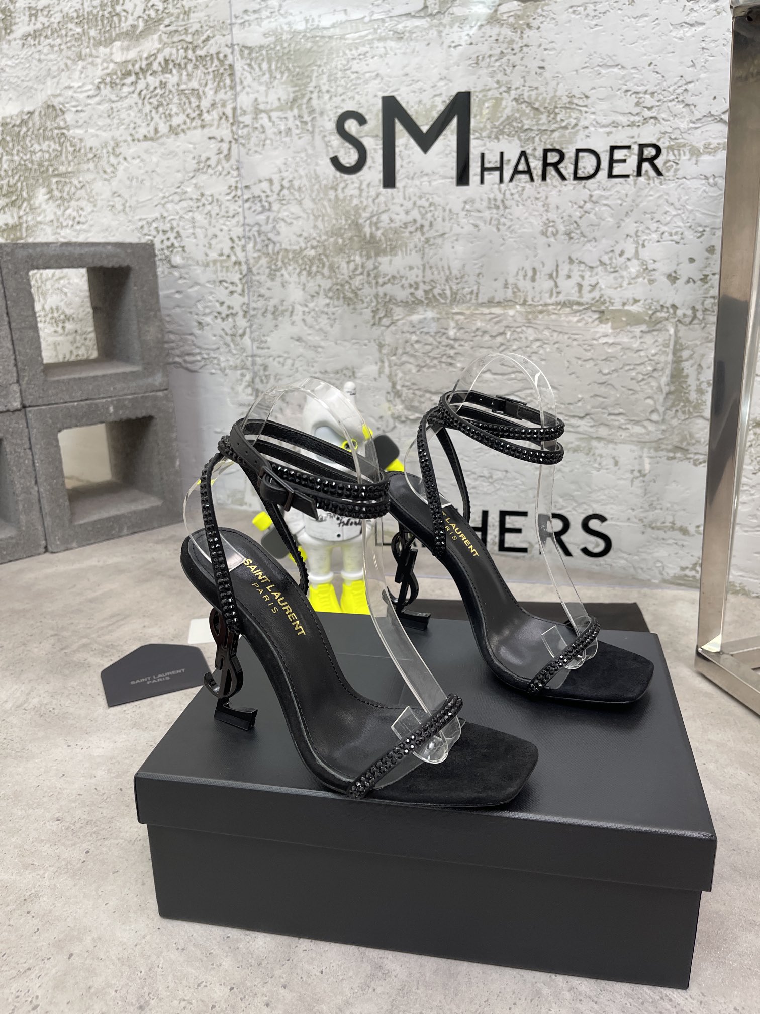 𝙎𝙖𝙞𝙣𝙩 𝙇𝙖𝙪𝙧𝙚𝙣𝙩 | 𝟐𝟎𝟐𝟐/𝐒𝐒 𝐧𝐞𝐰 YSL｜Early spring hot ysl high heel strappy sandals Italian leather sole