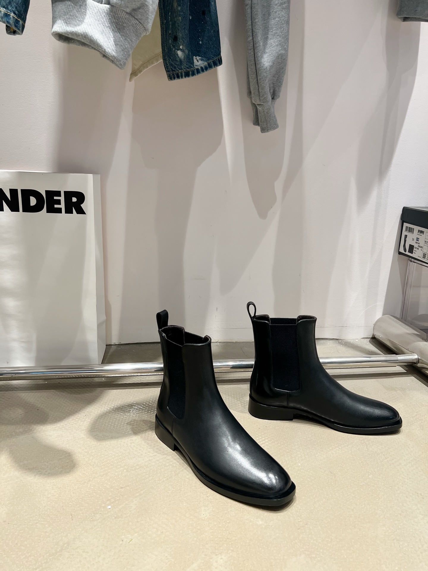 𝐓𝐇𝐄 𝐑𝐎𝐖｜𝟐𝟎𝟐𝟐/𝐒𝐒 𝐧𝐞𝐰 Top version Chelsea boots Simple and fashionable Original open model outsole