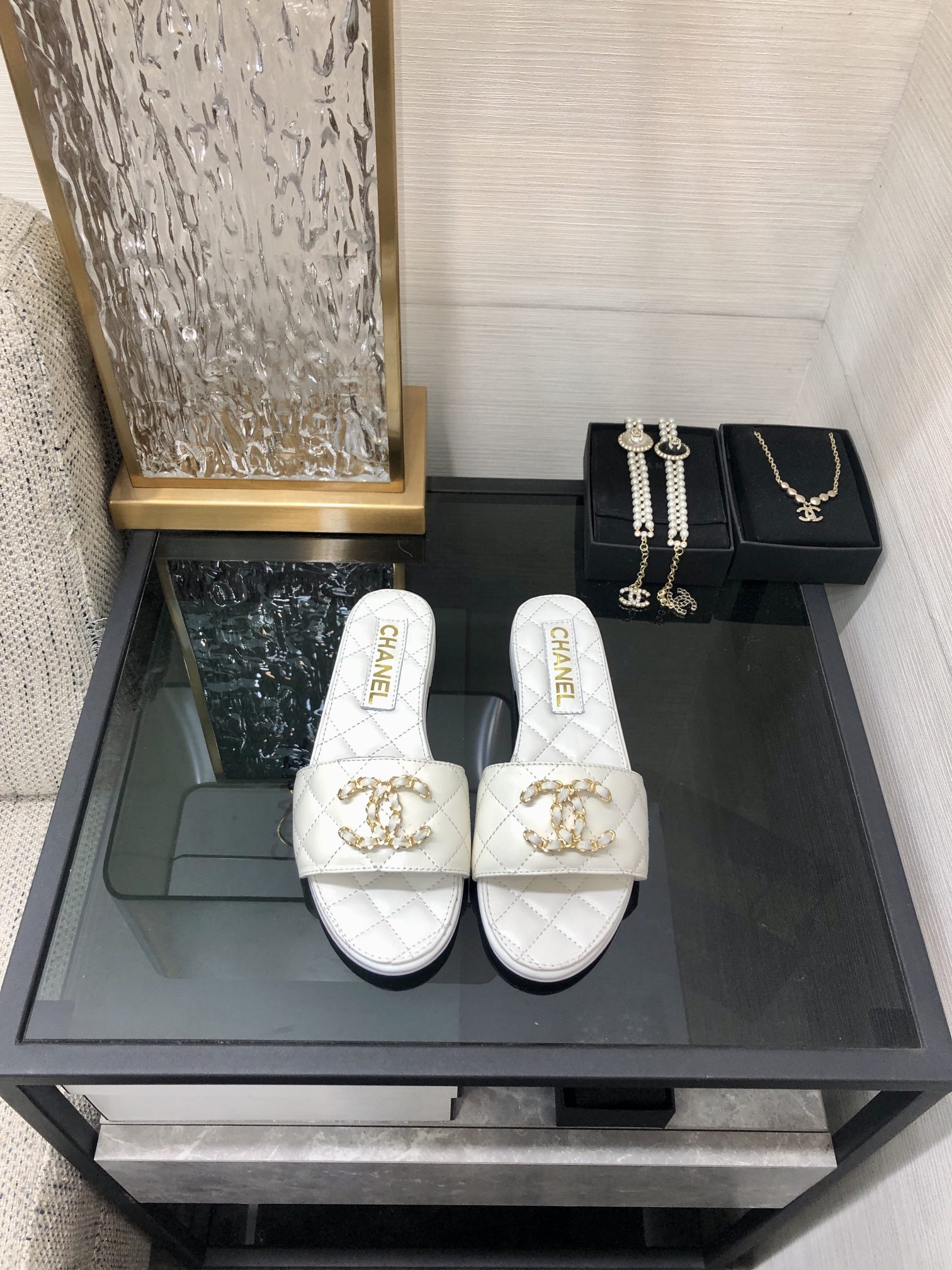 CHANEL 2023 spring and summer latest electric embroidery honey slippers Imported leather outsole