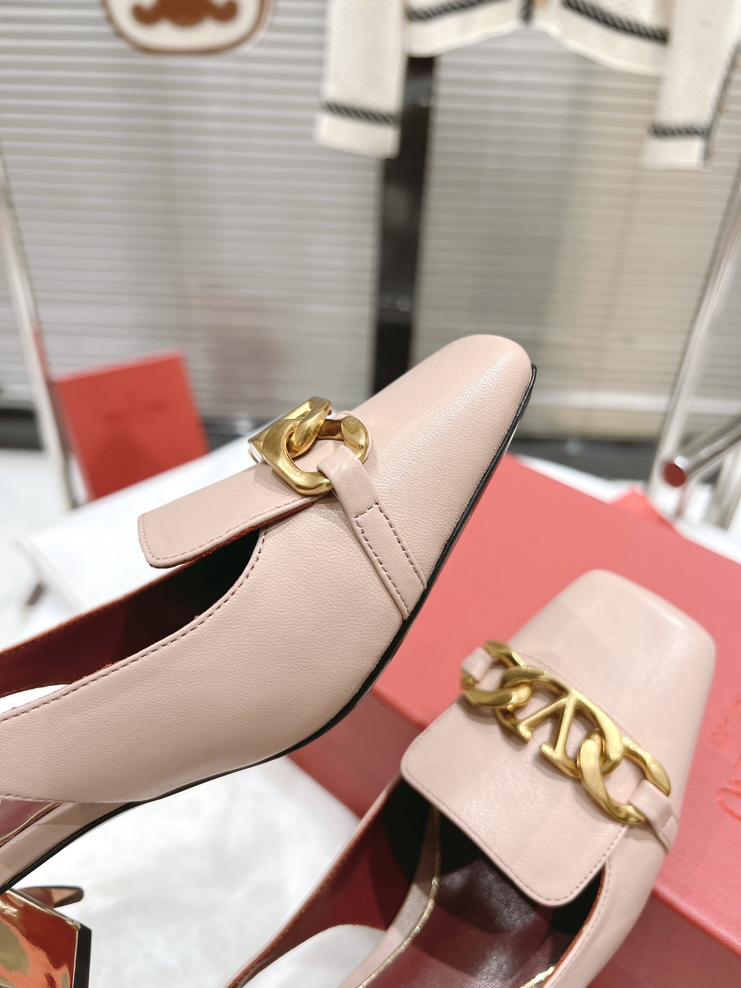 【Valentino】𝟐𝟎𝟐𝟏/𝐒𝐒 𝐧𝐞𝐰  Valentino fabric patent leather lining sheepskin sole cowhide