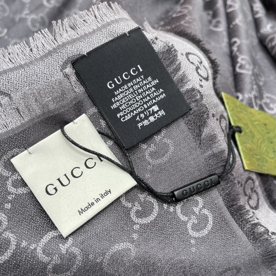 GUCCI Neck Shawl 80% wool ➕ 20% silk