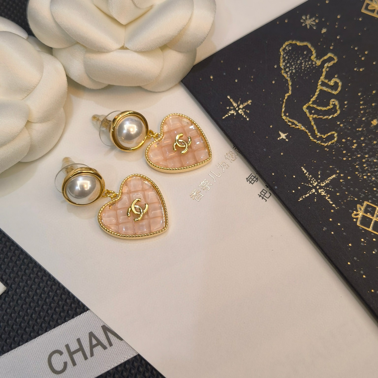 CHANEL🇫🇷Xiaoxiang pink crystal letter love pearl crystal diamond letter earrings