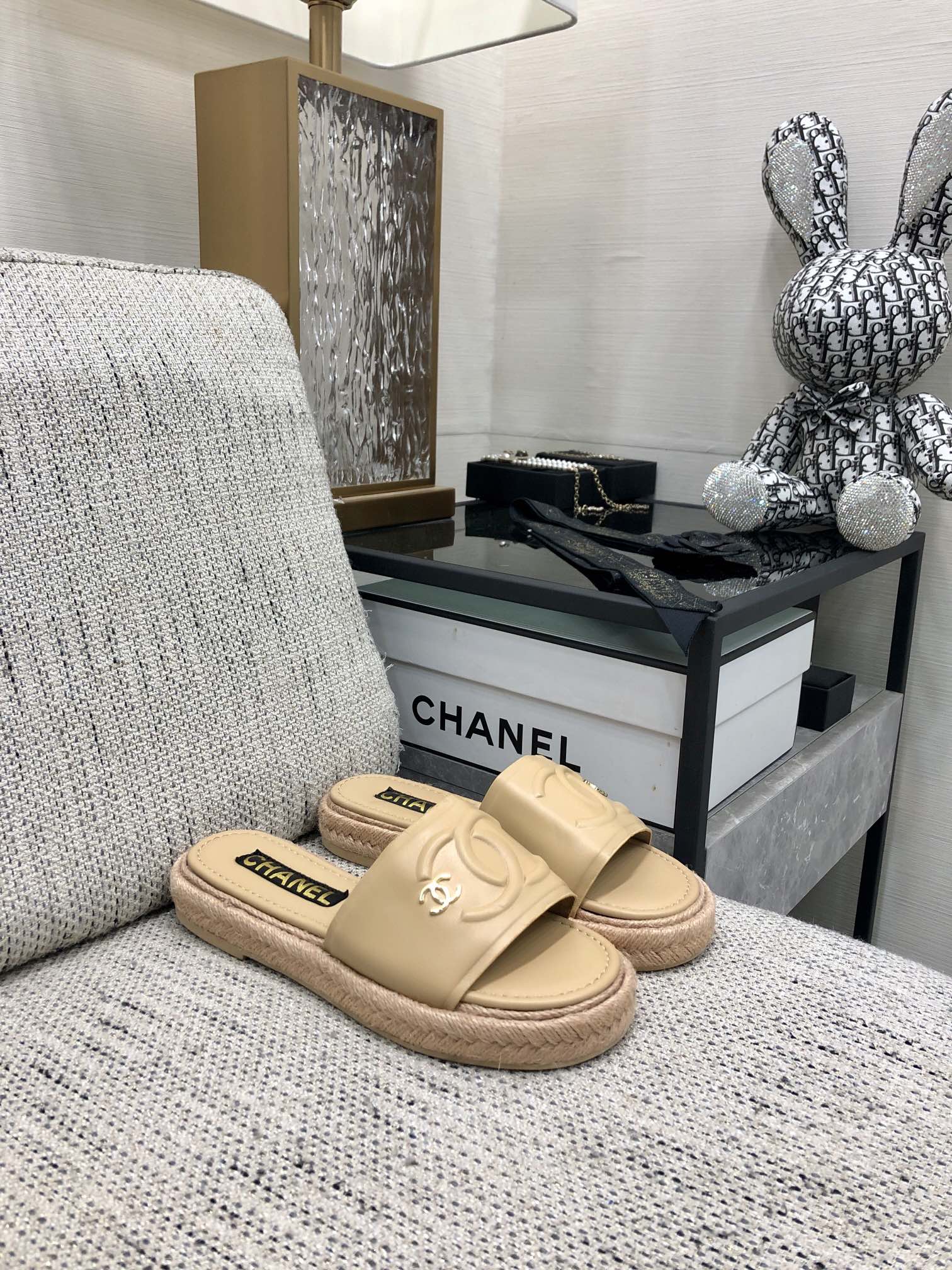 CHANEL 2023 spring and summer latest electric embroidery honey slippers Imported leather outsole