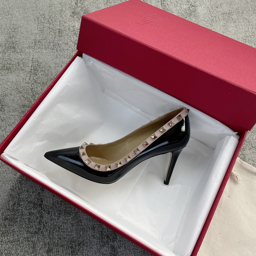 Valentino VT Collection High Heeled Single Shoes 8.5CM Patent Leather Black