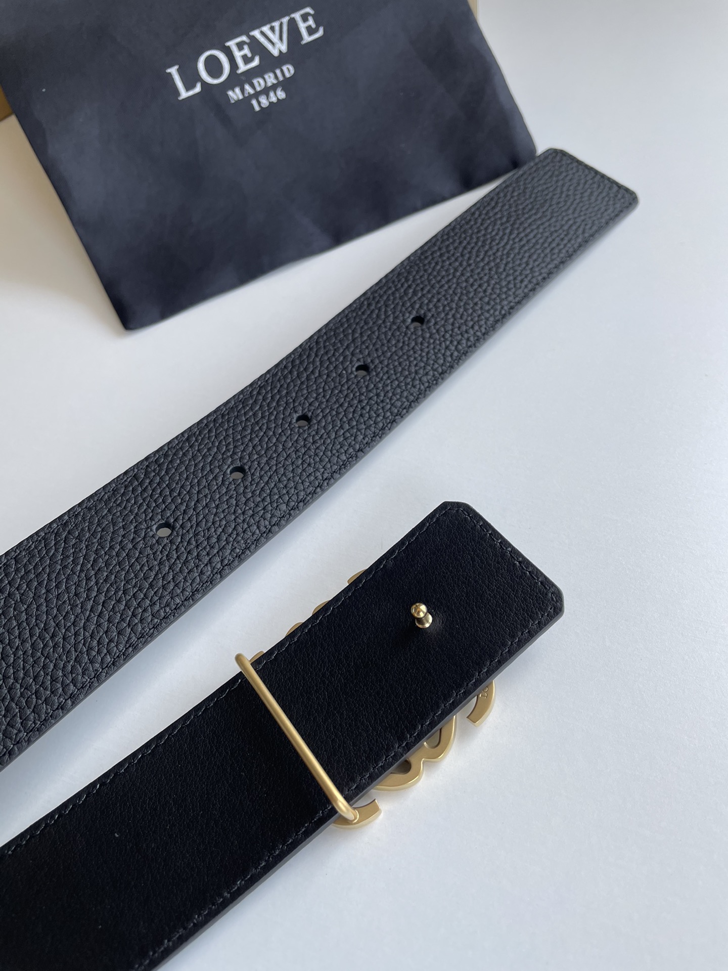 LOEVE stainless steel logo pattern metal buckle with top layer cowhide reversible