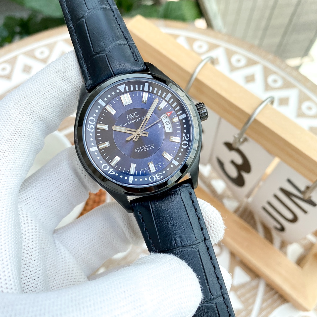 IWC- Fine men's watches Fully automatic mechanical movement, top 316 steel case and strap