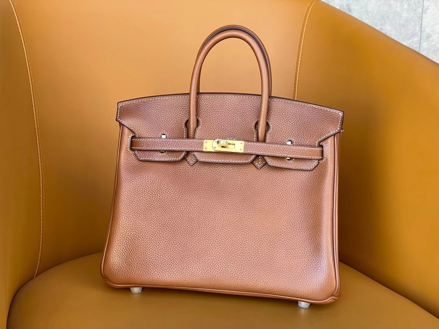 Birkin 25/30 Golden Brown Fubao leather is also the pelleted saddle leather