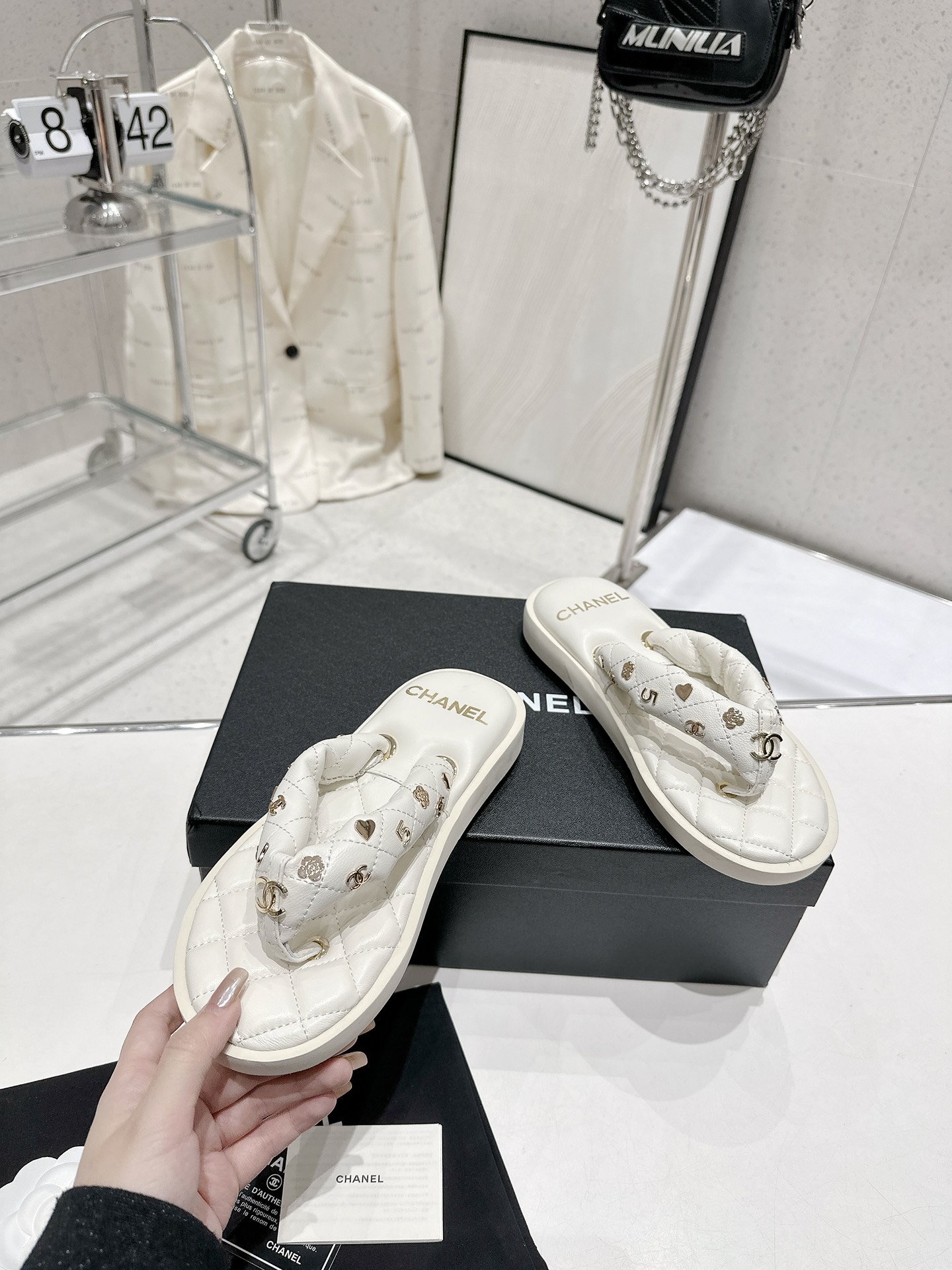 CHANEL summer new bread flip-flops clip toe flip-flops beach sandals