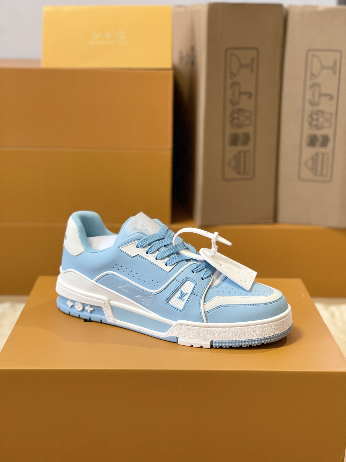 Louis Vuitton Trainer Couples Style FD0261