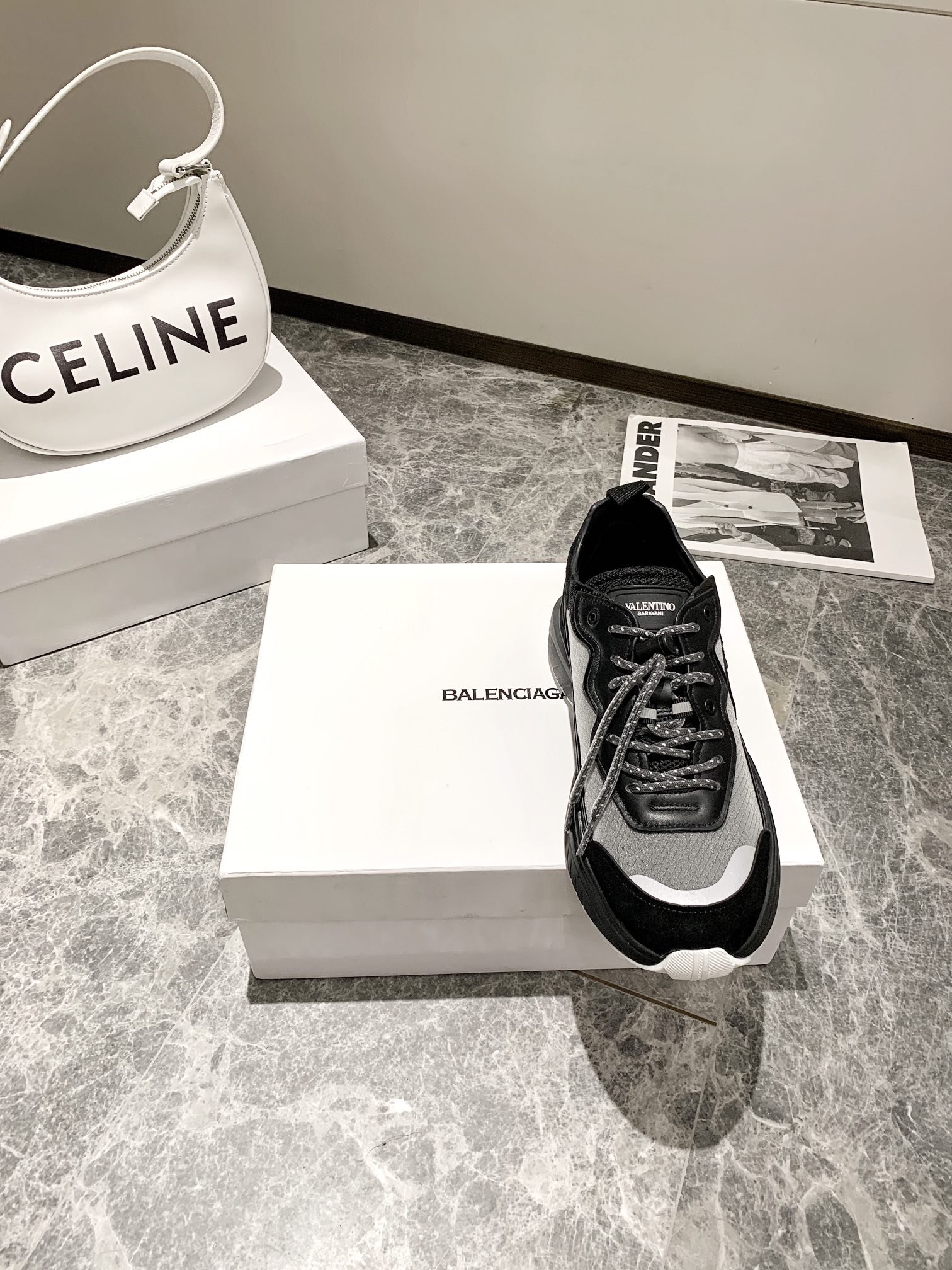 【Valentino】𝟐𝟎𝟐𝟏/𝐒𝐒 𝐧𝐞𝐰 Valentino 2022 ss spring-summer collection of new old man shoes