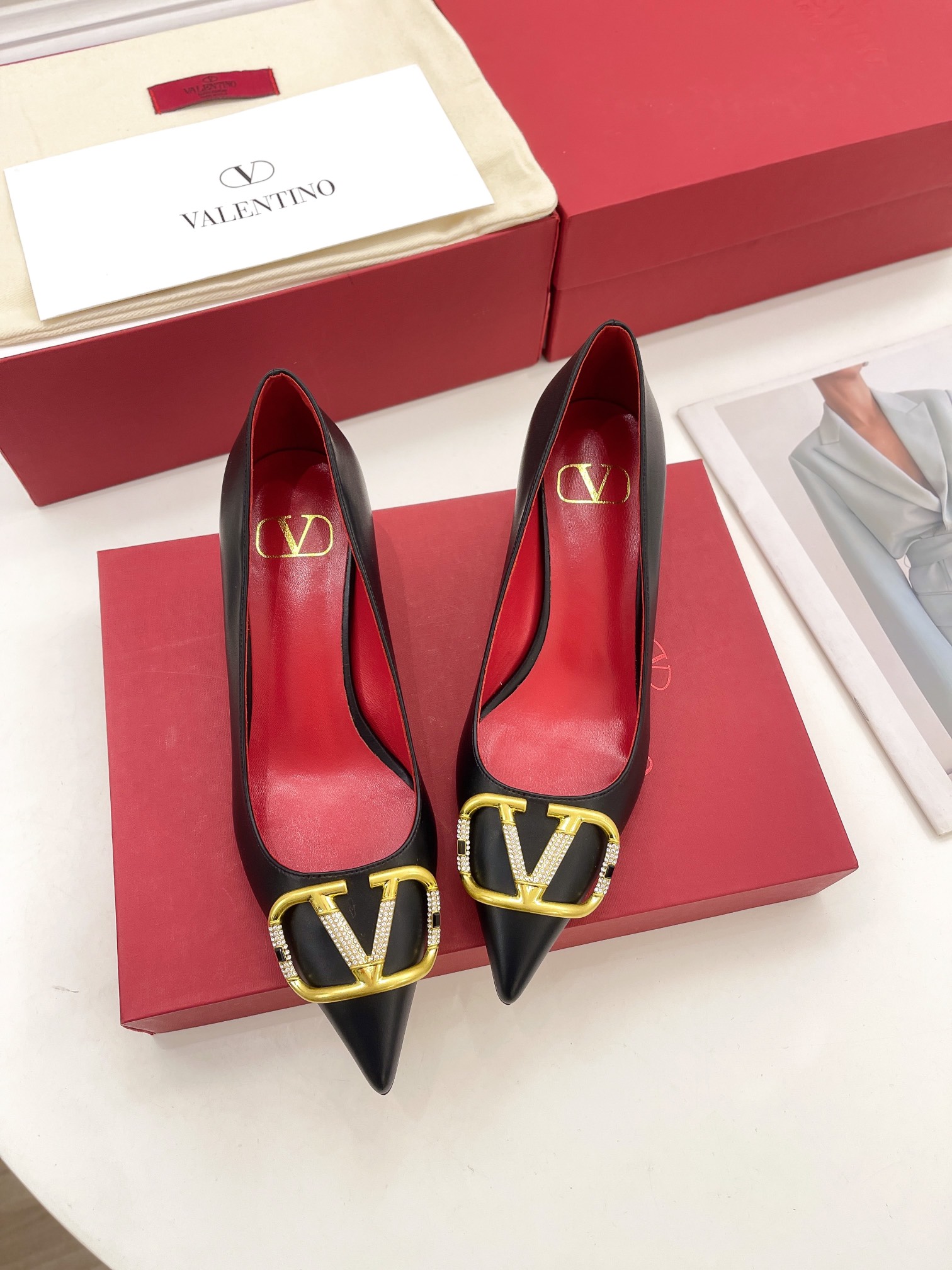 【Valentino】𝟐𝟎𝟐𝟏/𝐒𝐒 𝐧𝐞𝐰 Valentino 2022 spring and summer new large V diamond buckle high heels on the new
