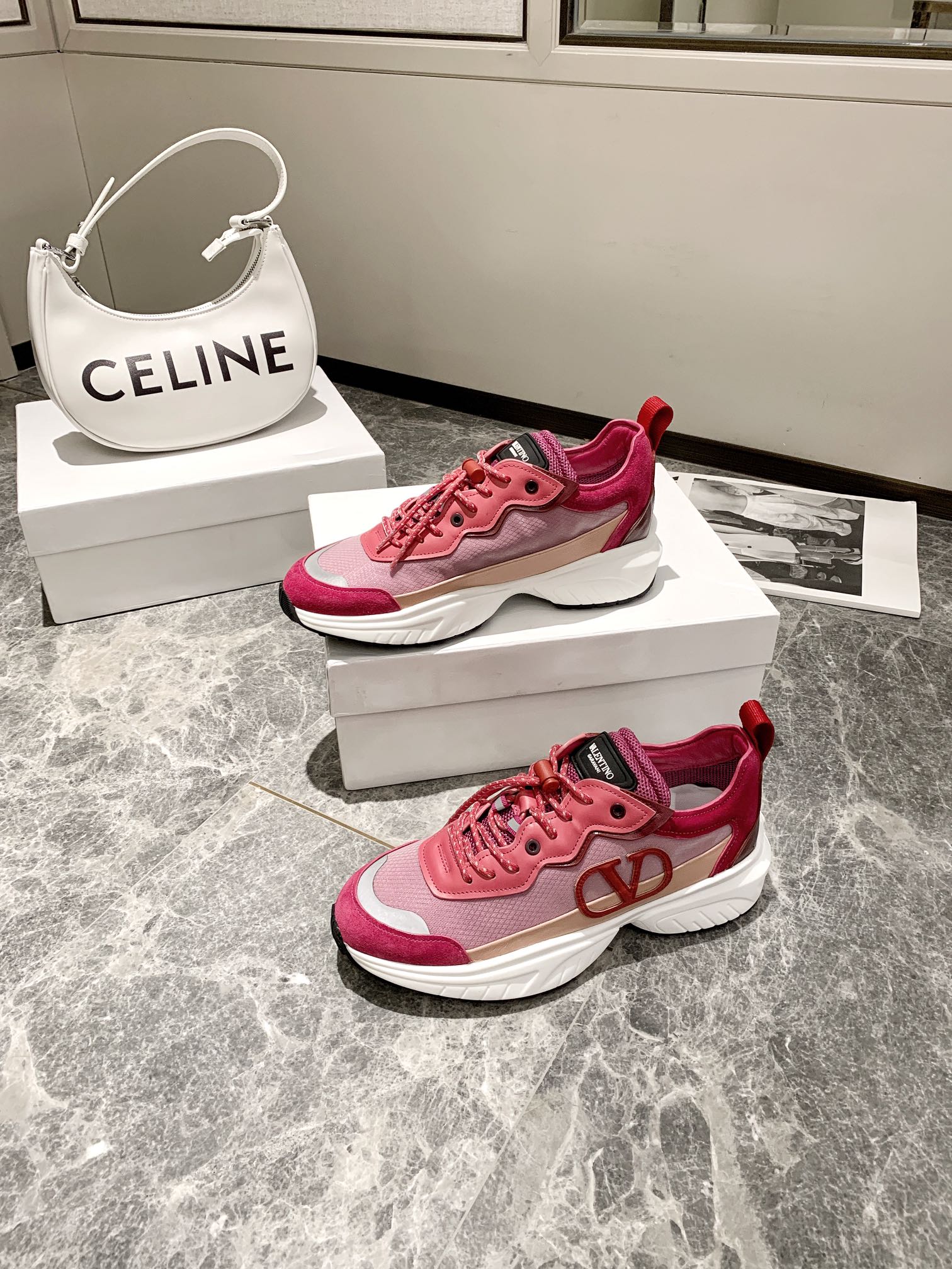 【Valentino】𝟐𝟎𝟐𝟏/𝐒𝐒 𝐧𝐞𝐰 Valentino 2022 ss spring-summer collection of new old man shoes