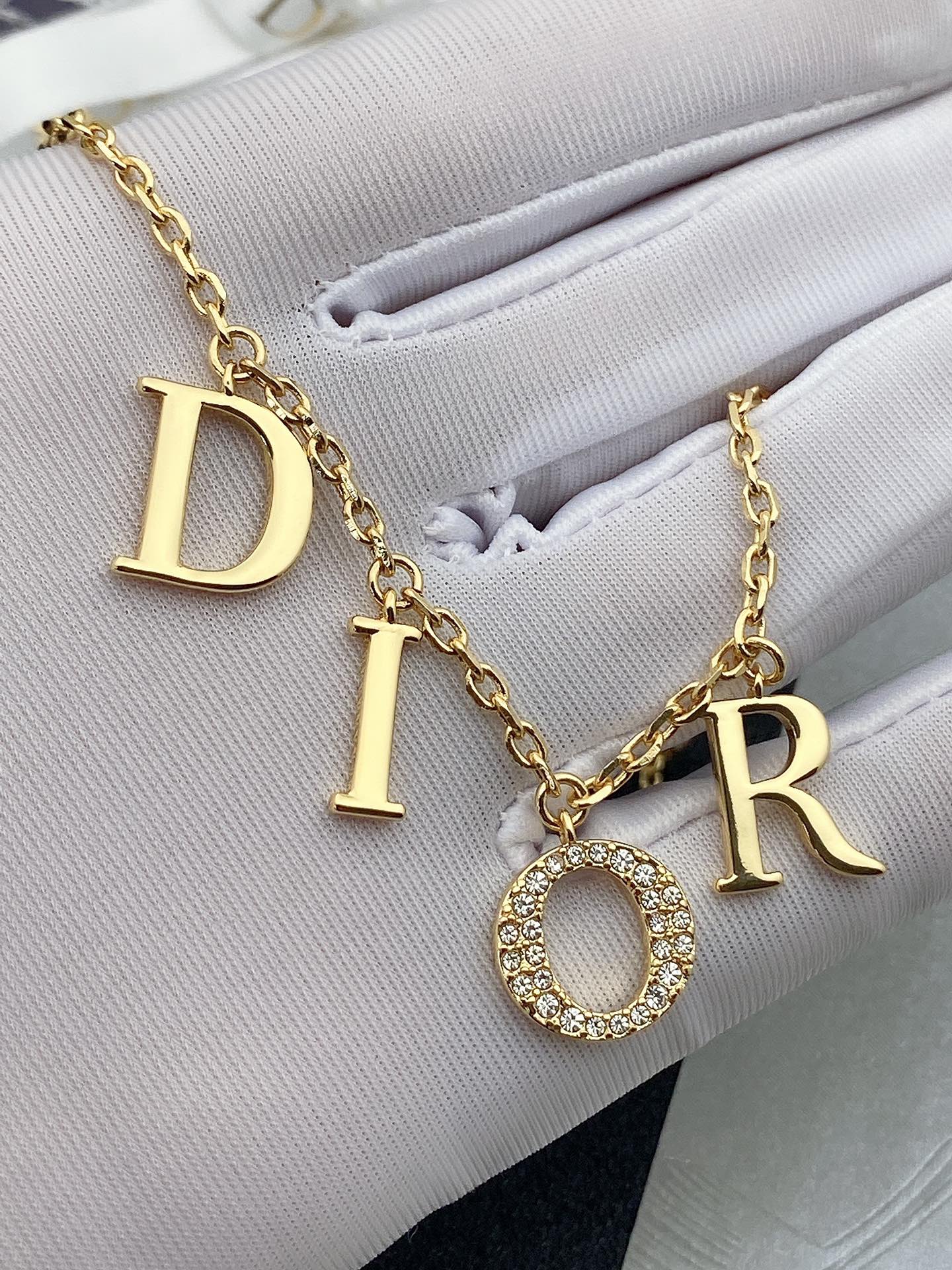 Dior letter 💎 necklace