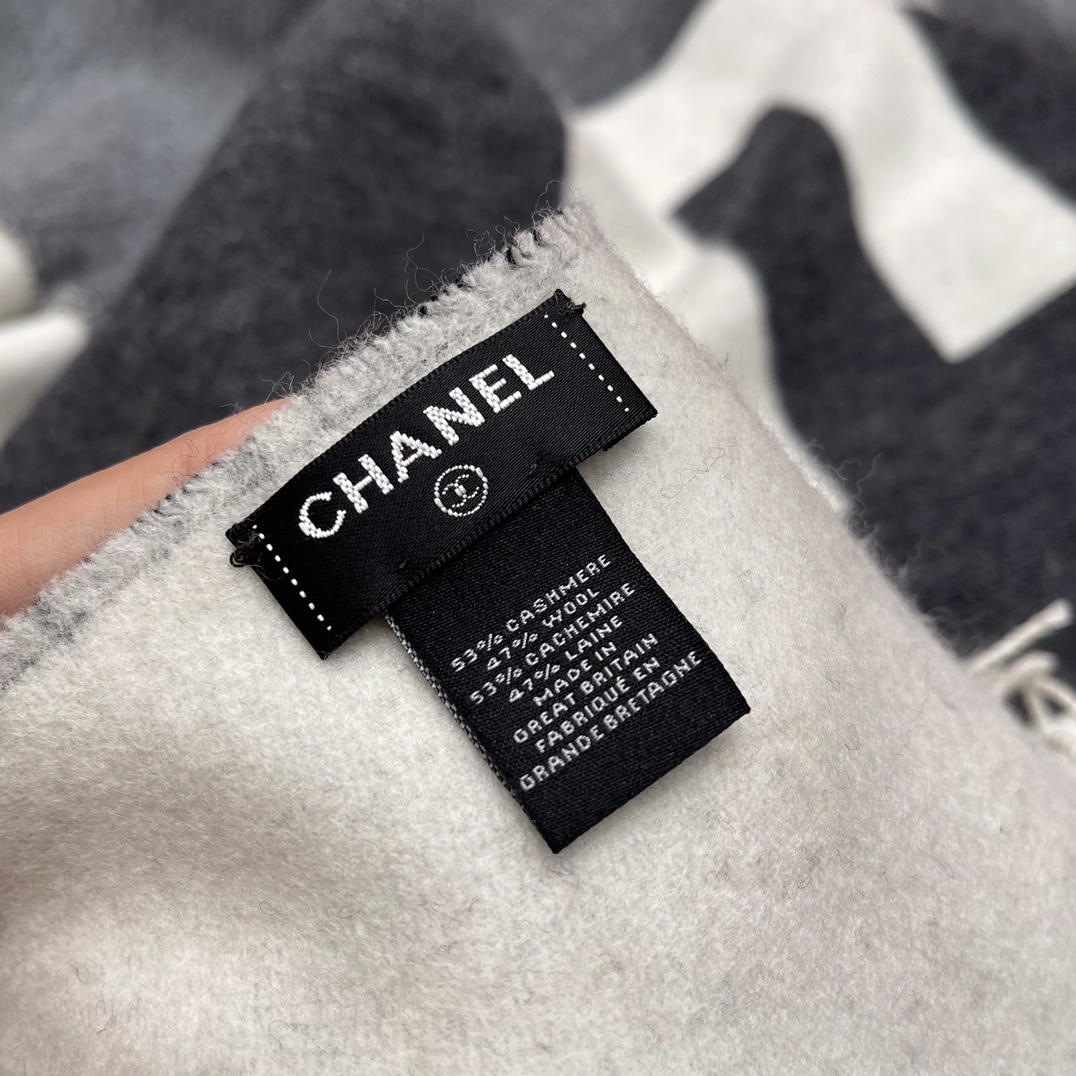 𝐂𝐡𝐚𝐧𝐞𝐥 shawl scarf 🧣 dual-use 53% cashmere ➕ 47% wool