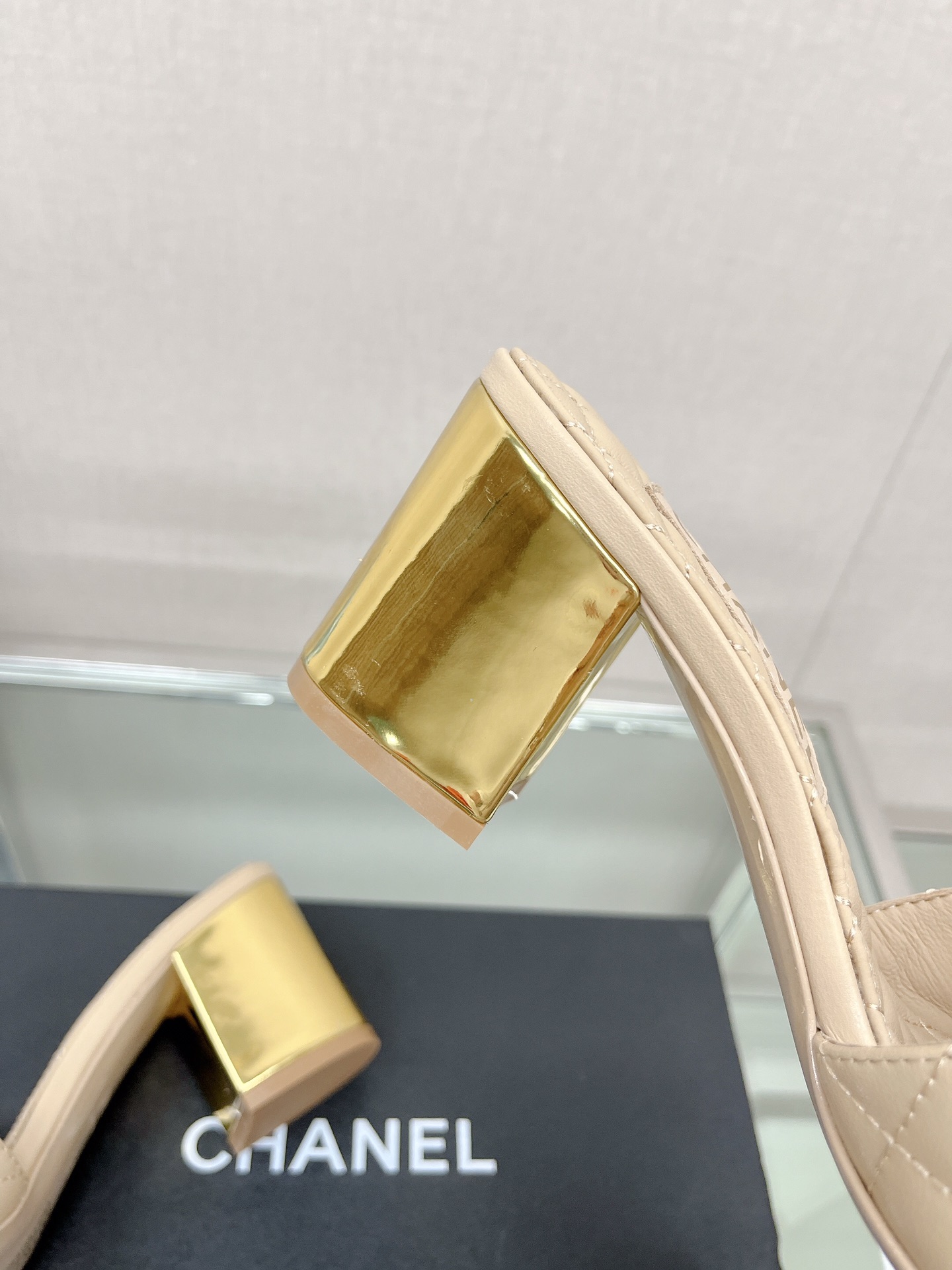 CHANEL 23Ss new diamond check chain double C buckle metal heel slippers sheepskin lining