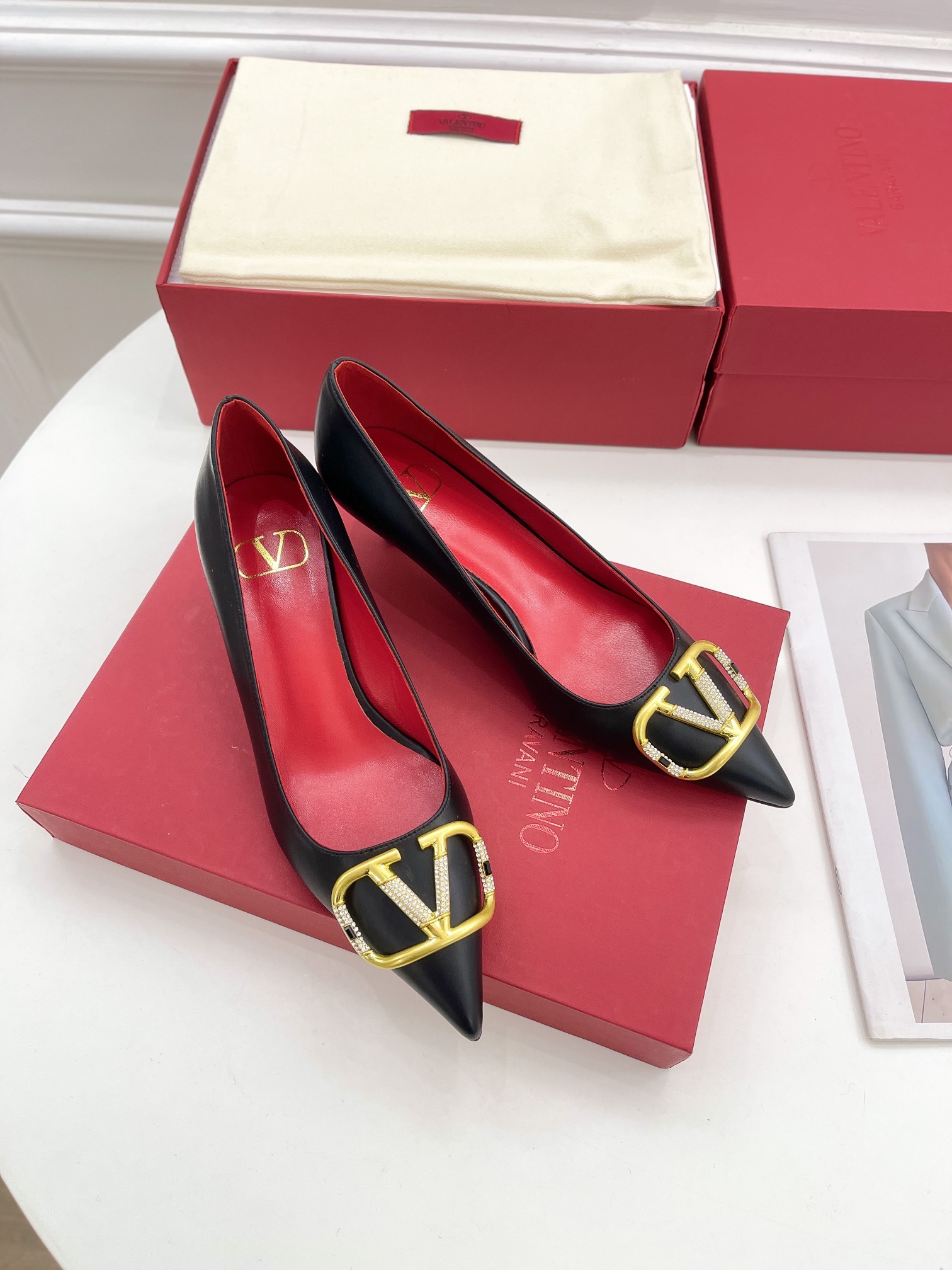 【Valentino】𝟐𝟎𝟐𝟏/𝐒𝐒 𝐧𝐞𝐰 Valentino 2022 spring and summer new large V diamond buckle high heels on the new