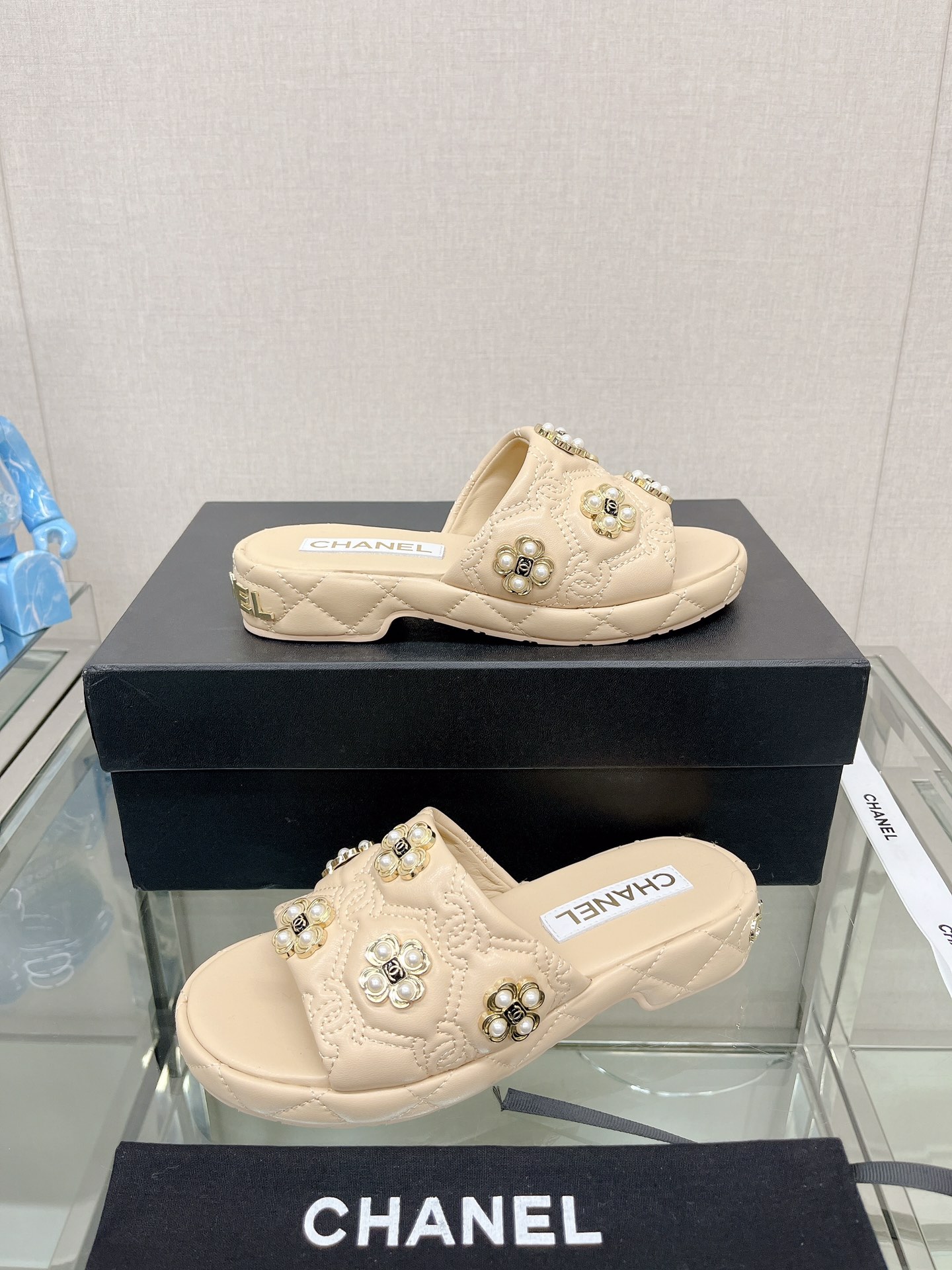 CHANEL water table thick bottom pearl flower slippers original rubber sole