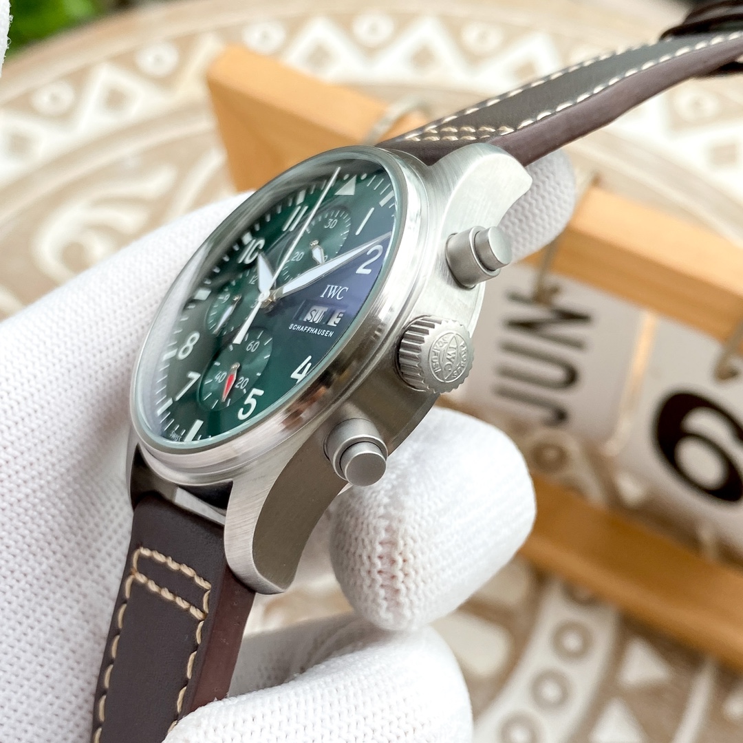 IWC- Pilot's Watch Chronograph Green Dial Pilot's Watch Chronograph New creations launched during the watch fair