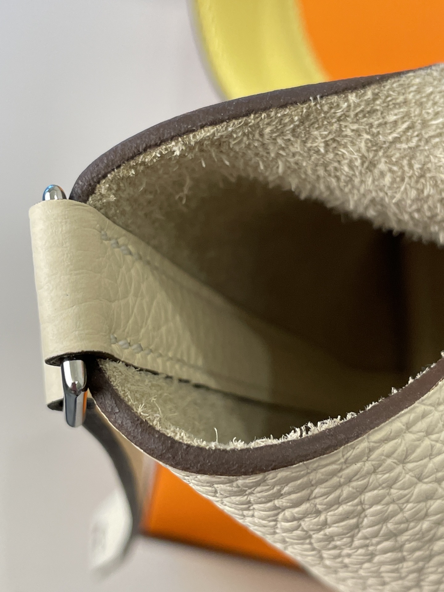 picotin18 creamy white tc skin with chicken yellow