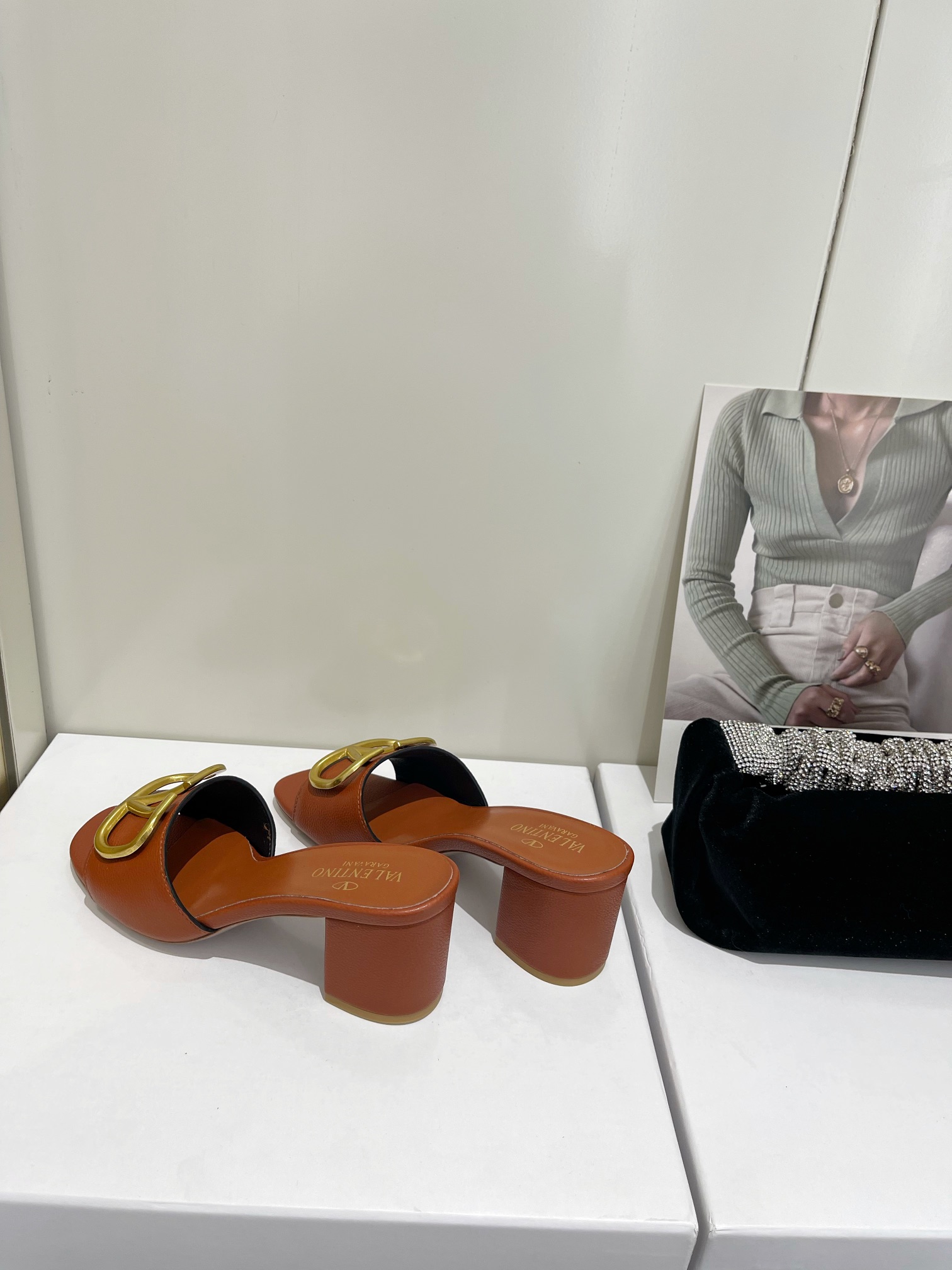 【Valentino】𝟐𝟎𝟐𝟏/𝐒𝐒 𝐧𝐞𝐰  Valentino 2022 / fw spring and summer new women's slippers